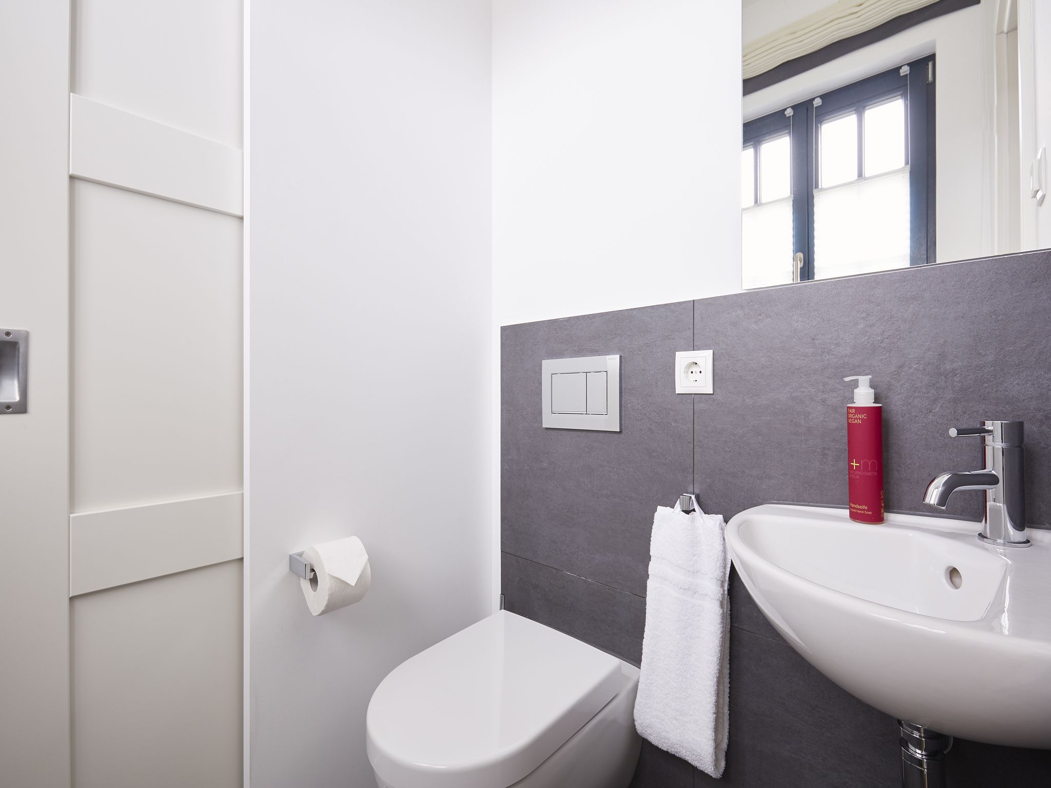 Luxus Reetdachvilla mit 3 Schlafzimmern, Sauna und Kamin (F12) - Gäste-WC