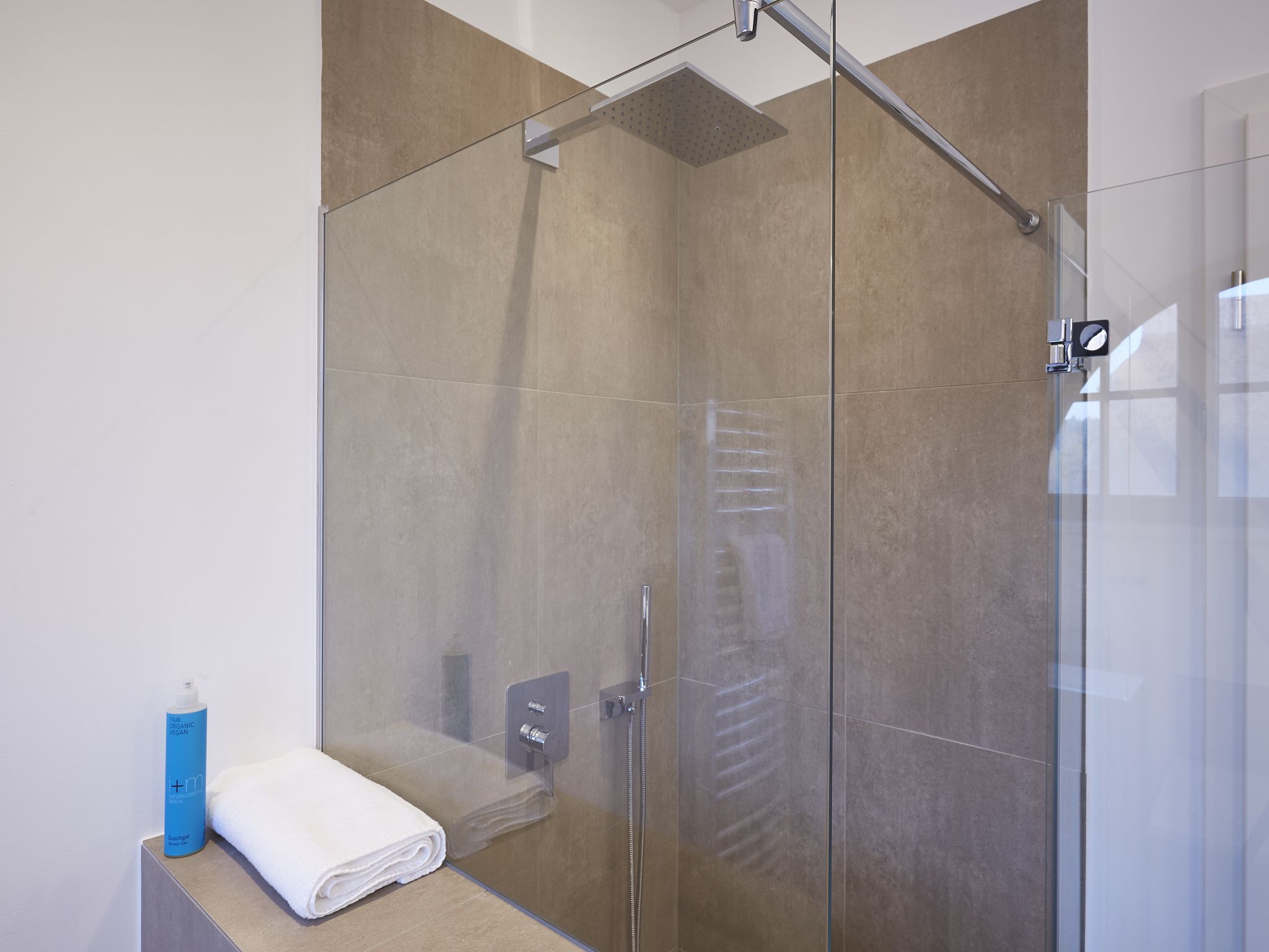 Premium Reetdachvilla mit 3 Schlafzimmern, Sauna und Kamin (F07) - Badezimmer