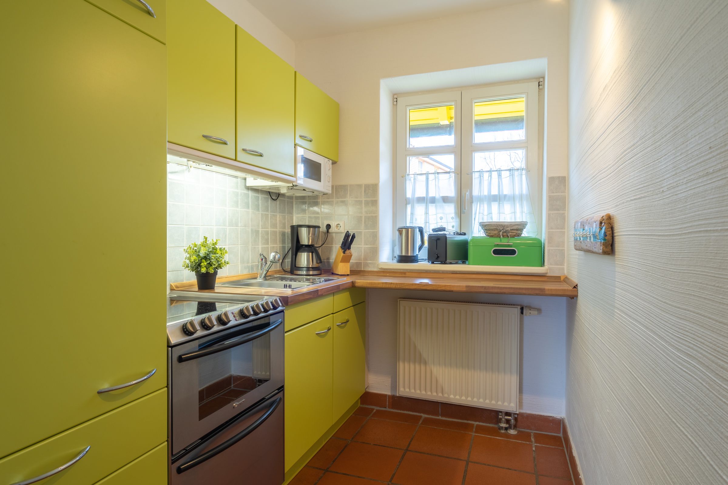 Feriendorf Rugana Komfort Ferienwohnung mit 2 Schlafzimmern und Terrasse (A01) Insel Rügen - Küche / Küchenzeile