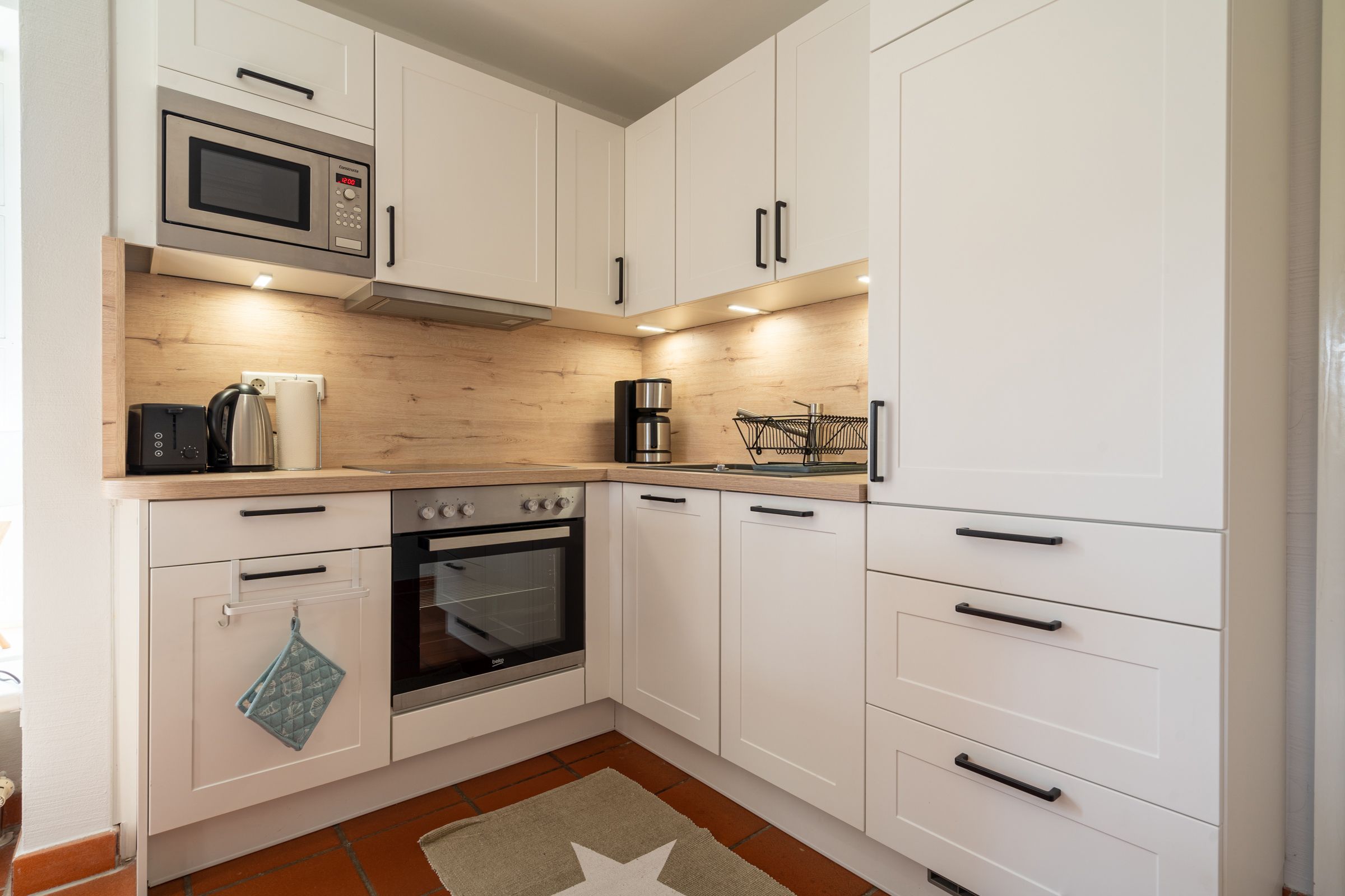 Feriendorf Rugana Komfortplus Ferienwohnung mit 1 Schlafzimmer und Terrasse (A07) Insel Rügen - Küche / Küchenzeile