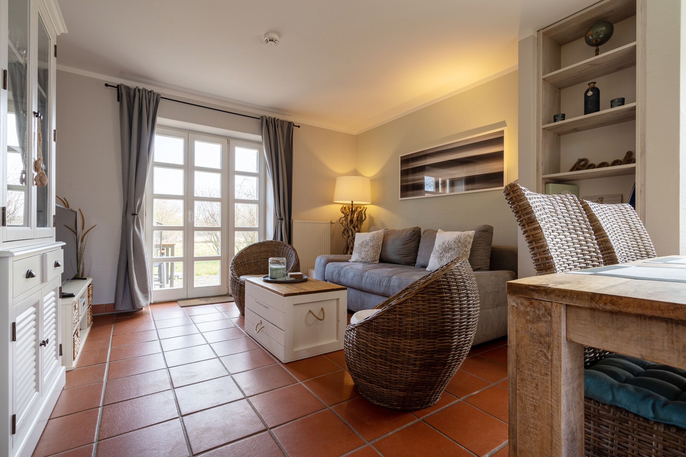 Feriendorf Rugana Komfortplus Ferienwohnung mit 1 Schlafzimmer und Terrasse (A07) Insel Rügen - Wohnzimmer