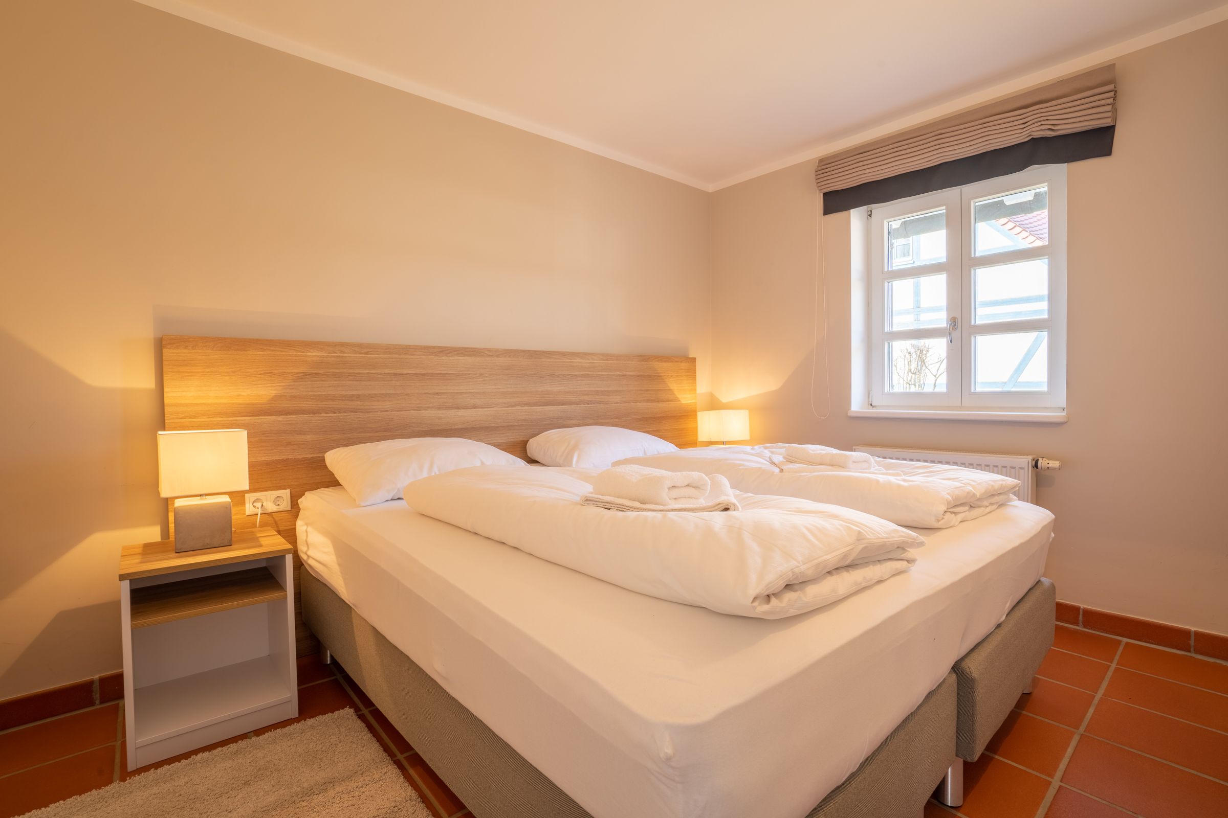 Feriendorf Rugana Komfortplus Ferienwohnung mit 3 Schlafzimmern und Terrasse (A65) Insel Rügen - Schlafzimmer