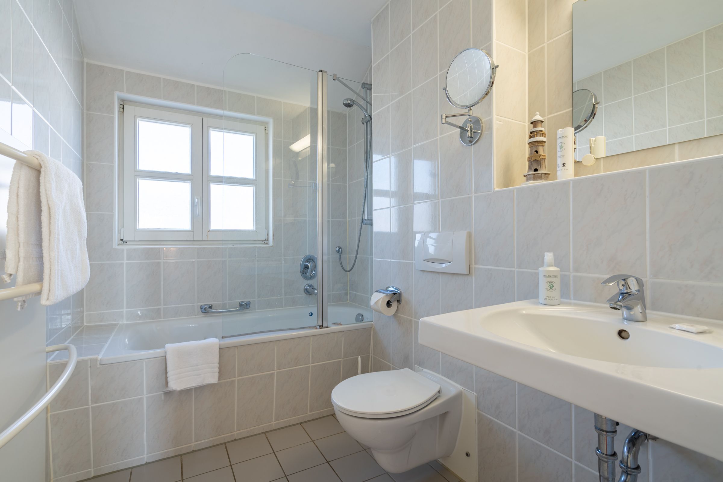 Feriendorf Rugana Budget Ferienwohnung mit 2 Schlafzimmern und Terrasse (A70) Insel Rügen - Badezimmer