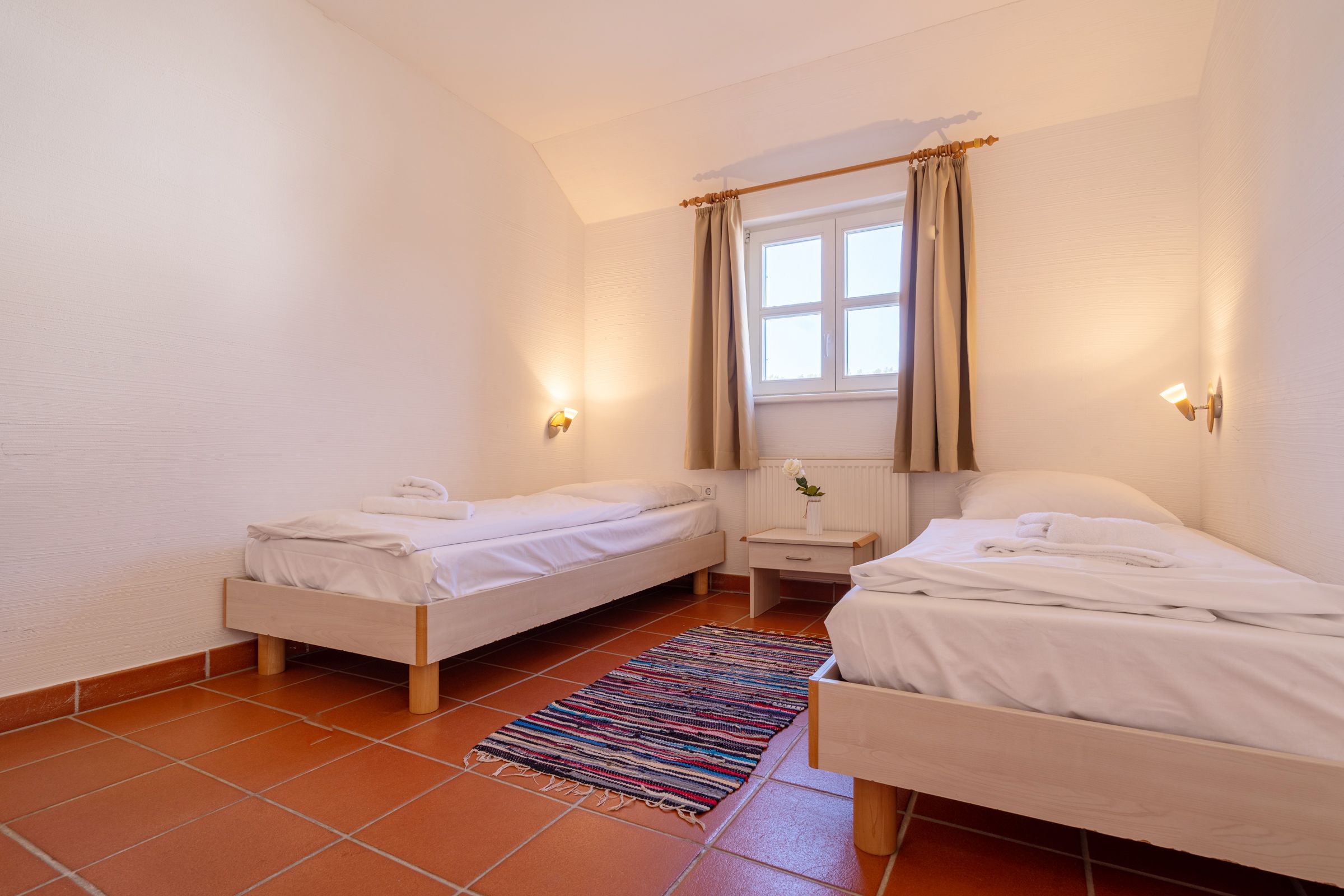 Feriendorf Rugana Budget Ferienwohnung mit 2 Schlafzimmern und Terrasse (A70) Insel Rügen - Schlafzimmer