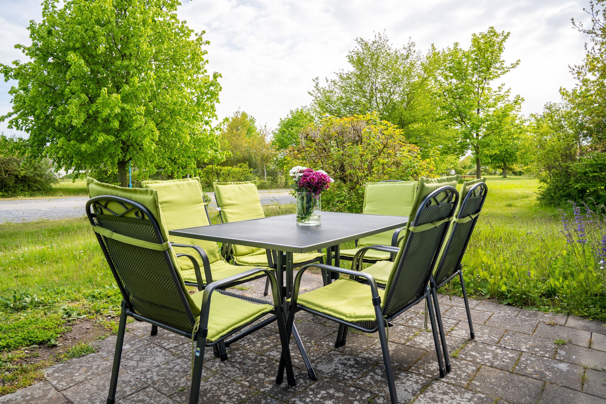 Feriendorf Rugana Komfortplus Ferienwohnung mit 3 Schlafzimmern und Terrasse (A65) Insel Rügen - Terrasse
