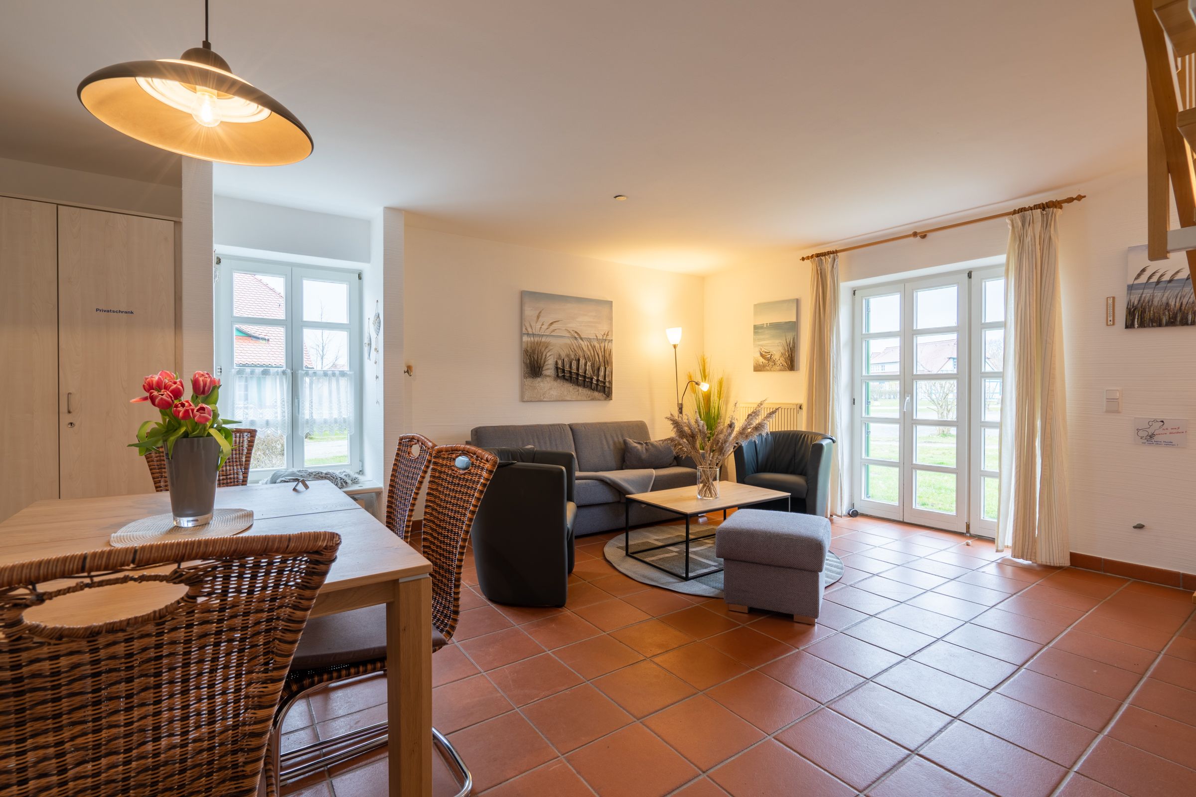 Feriendorf Rugana Komfort Ferienwohnung mit 2 Schlafzimmern und Terrasse (C29) Insel Rügen - Wohnzimmer