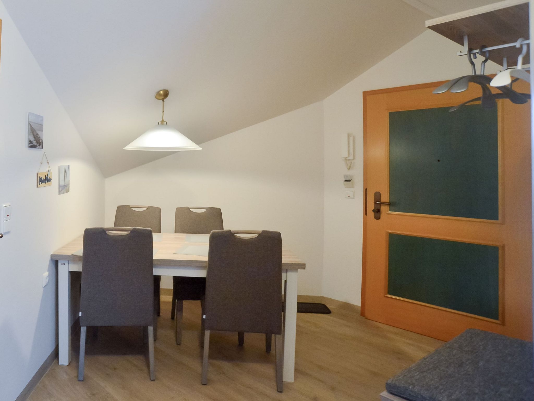 Dünenpark Binz Komfortplus Ferienwohnung mit 2 Schlafzimmern und Balkon im Dachgeschoss (009) Insel Rügen - Wohnzimmer