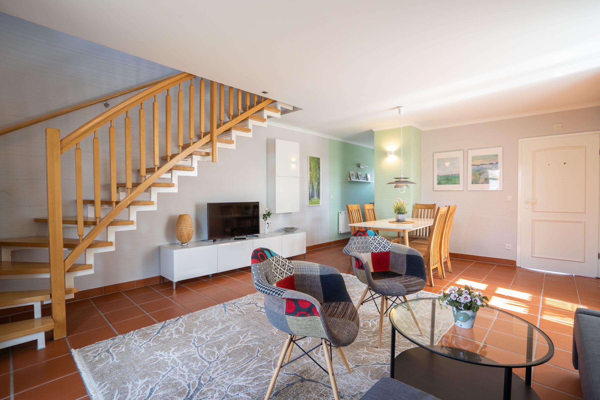 Feriendorf Rugana Komfortplus Ferienwohnung mit 2 Schlafzimmern und Terrasse (D35) Insel Rügen - Wohnzimmer