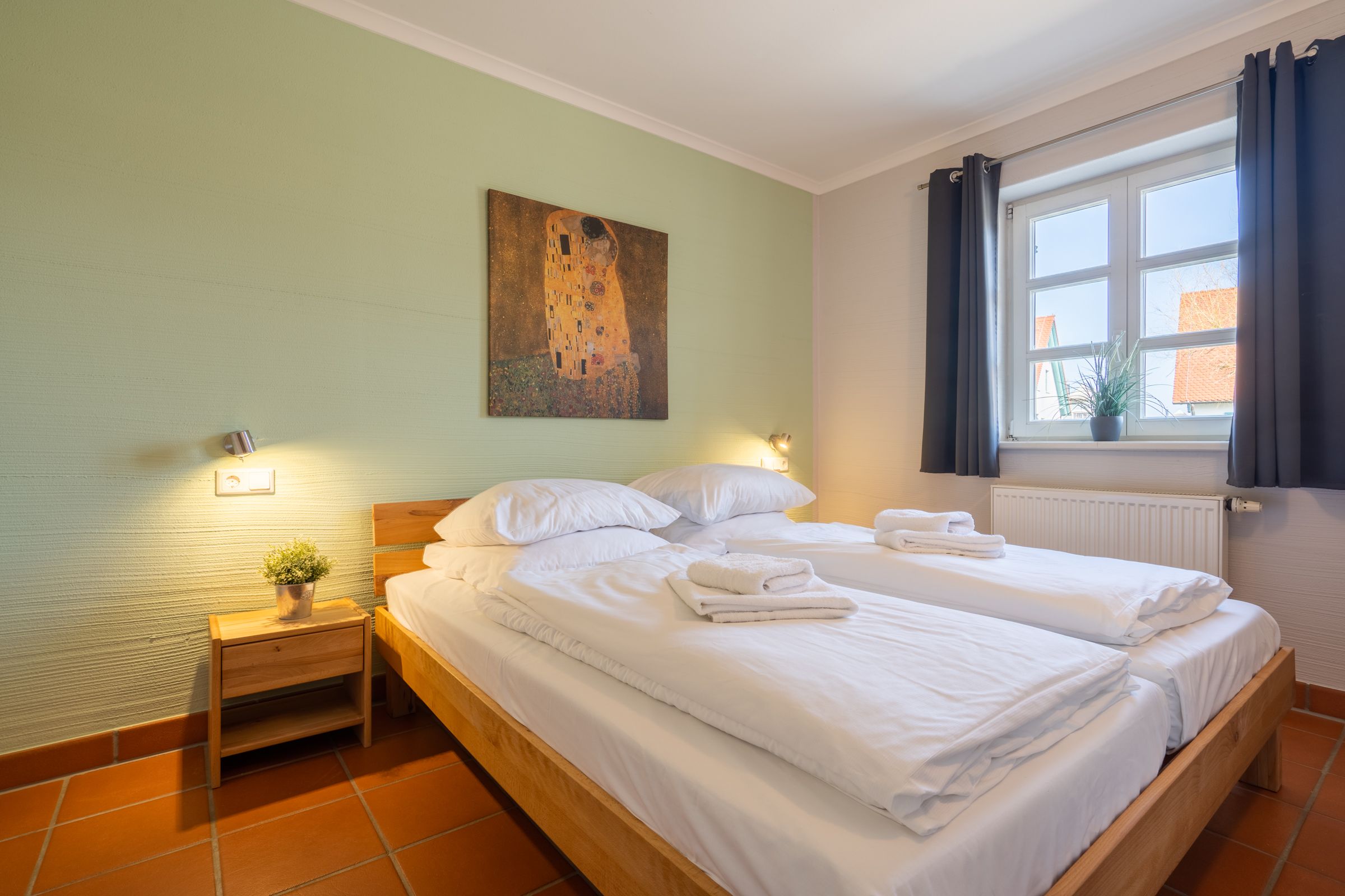 Feriendorf Rugana Komfortplus Ferienwohnung mit 1 Schlafzimmer und Terrasse (D36) Insel Rügen - Schlafzimmer