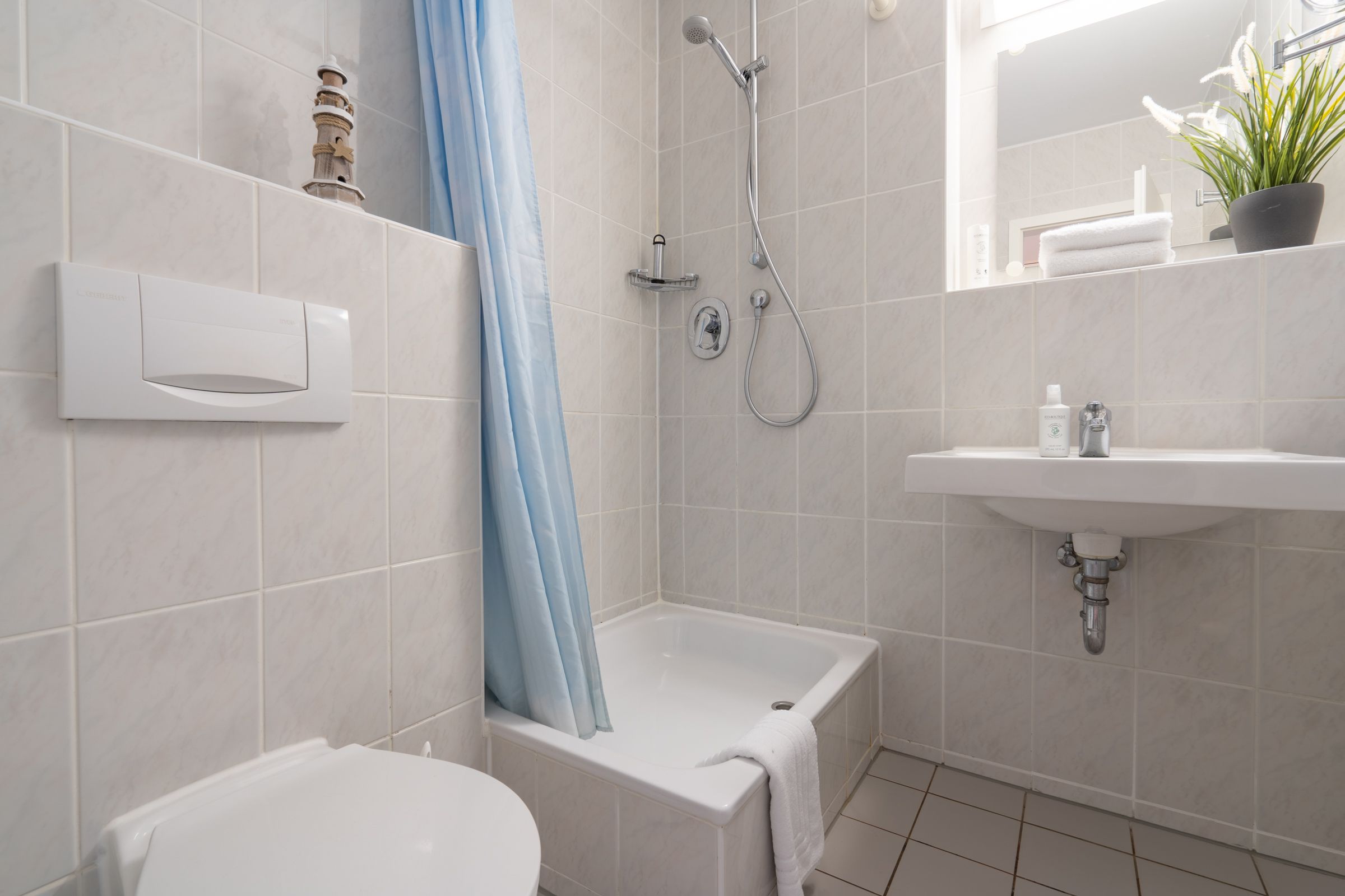 Feriendorf Rugana Komfort 1-Raum Ferienwohnung mit Terrasse (B24) Insel Rügen - Badezimmer