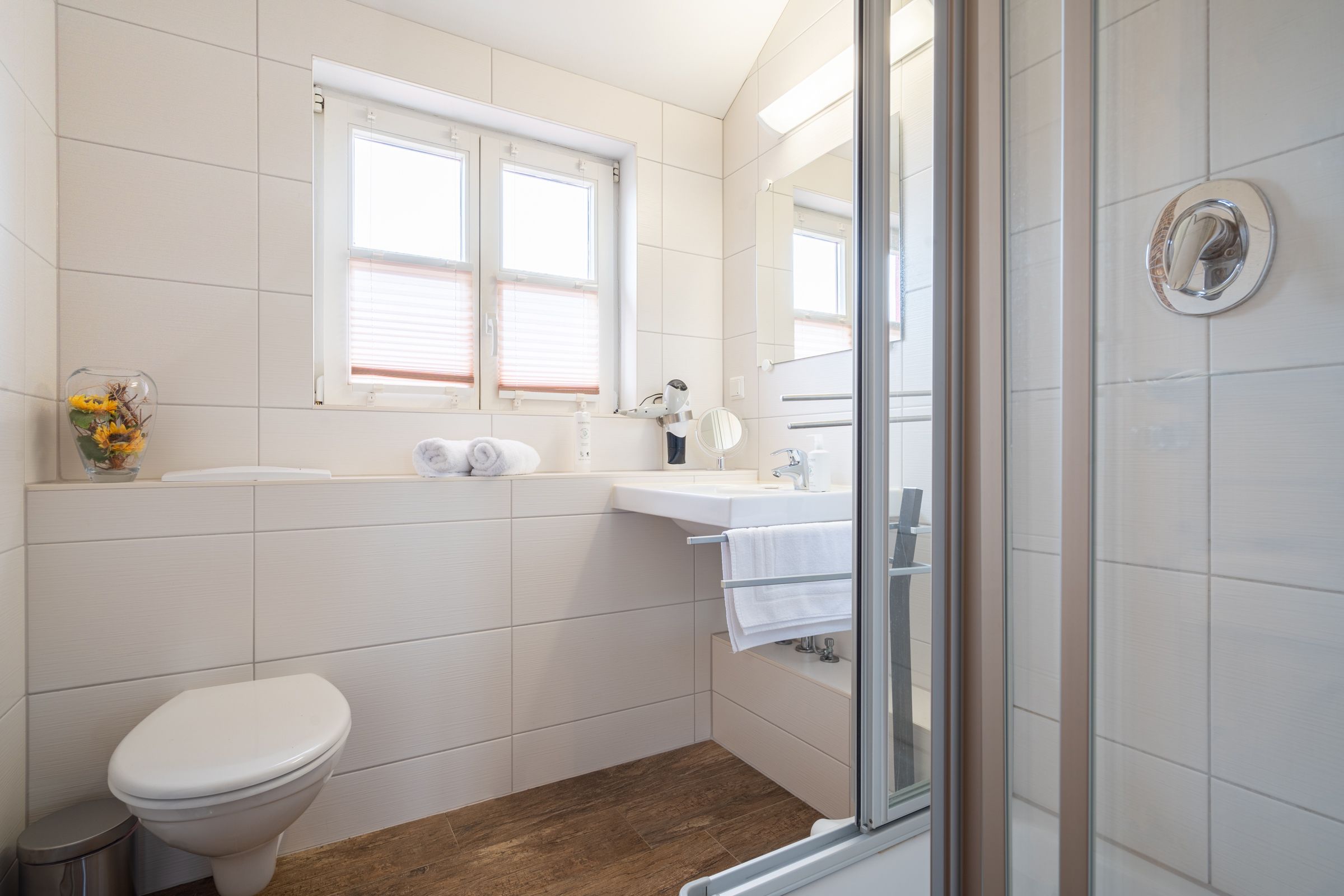 Feriendorf Rugana Komfort Ferienwohnung mit 1 Schlafzimmer (B39) Insel Rügen - Badezimmer