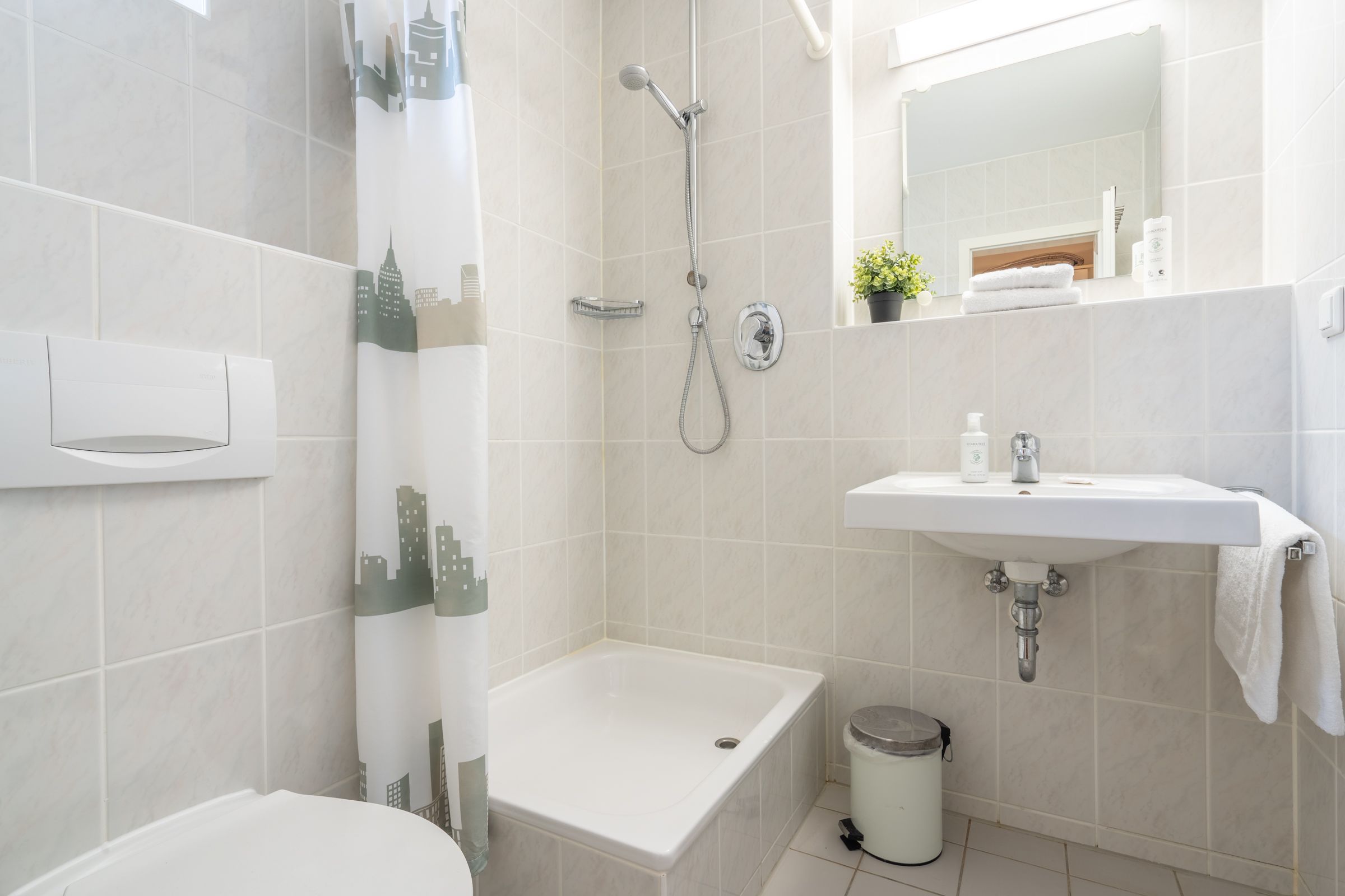 Feriendorf Rugana Klassik 1-Raum Ferienwohnung mit Terrasse (B51) Insel Rügen - Badezimmer