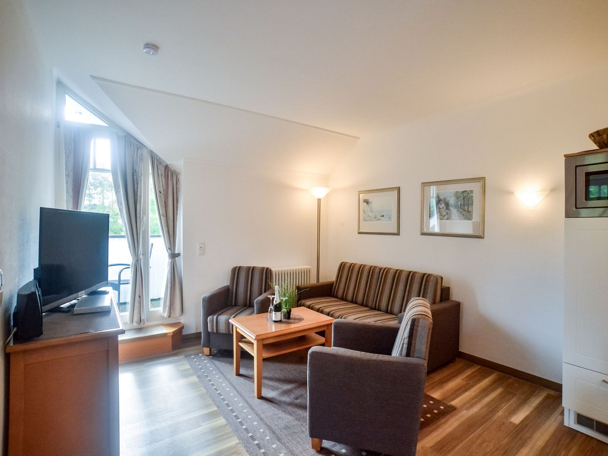 Dünenpark Binz Komfort Ferienwohnung mit 2 Schlafzimmern und Balkon im Dachgeschoss (284) Insel Rügen - Wohnzimmer