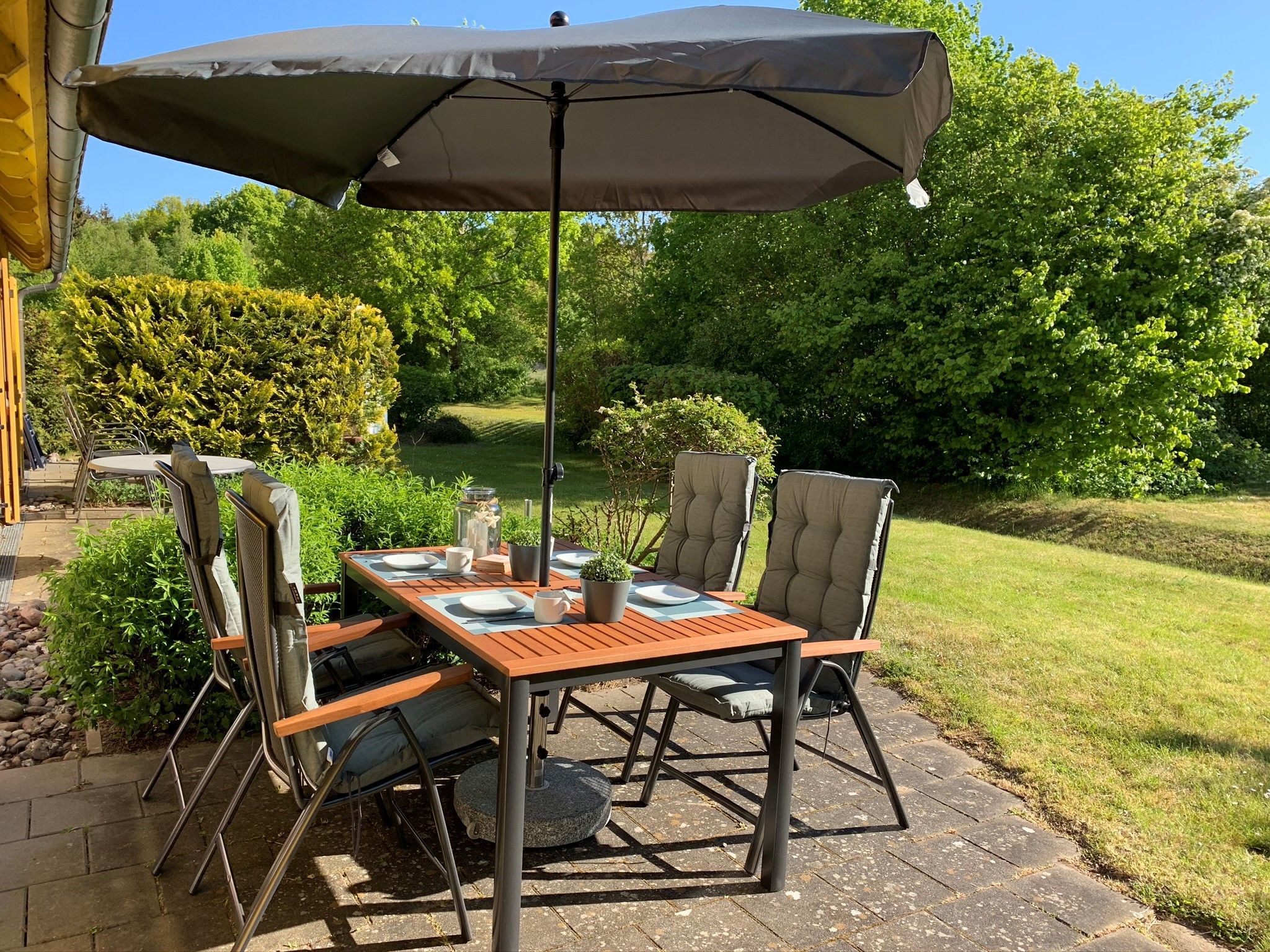 Feriendorf Rugana Komfortplus Ferienwohnung mit 1 Schlafzimmer und Terrasse (A07) Insel Rügen - Terrasse