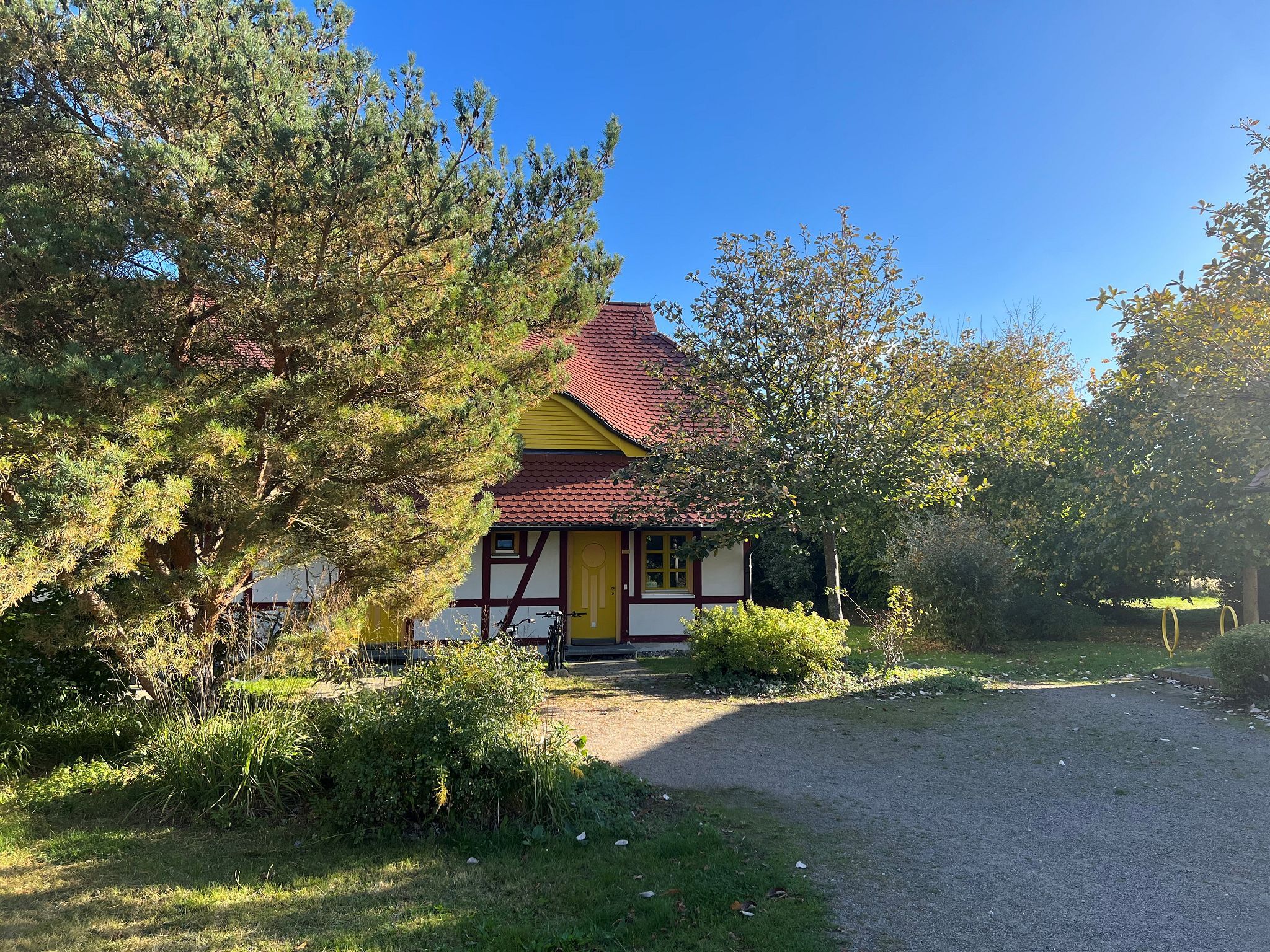 Feriendorf Rugana Komfortplus Ferienwohnung mit 1 Schlafzimmer und Terrasse (A07) Insel Rügen - Hauptansicht