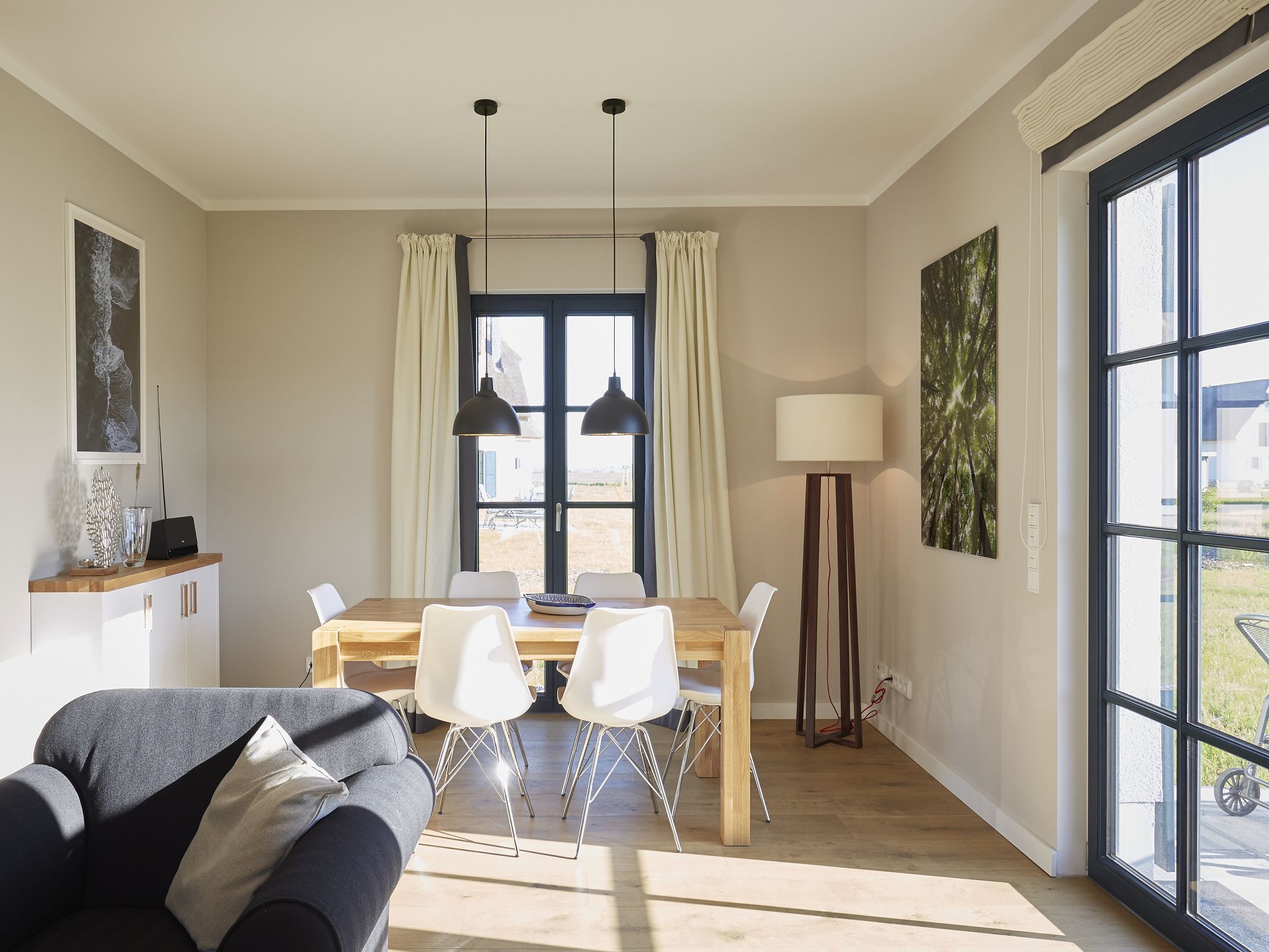 Premium Reetdachvilla mit 3 Schlafzimmern, Sauna und Kamin (F07) - Wohnzimmer