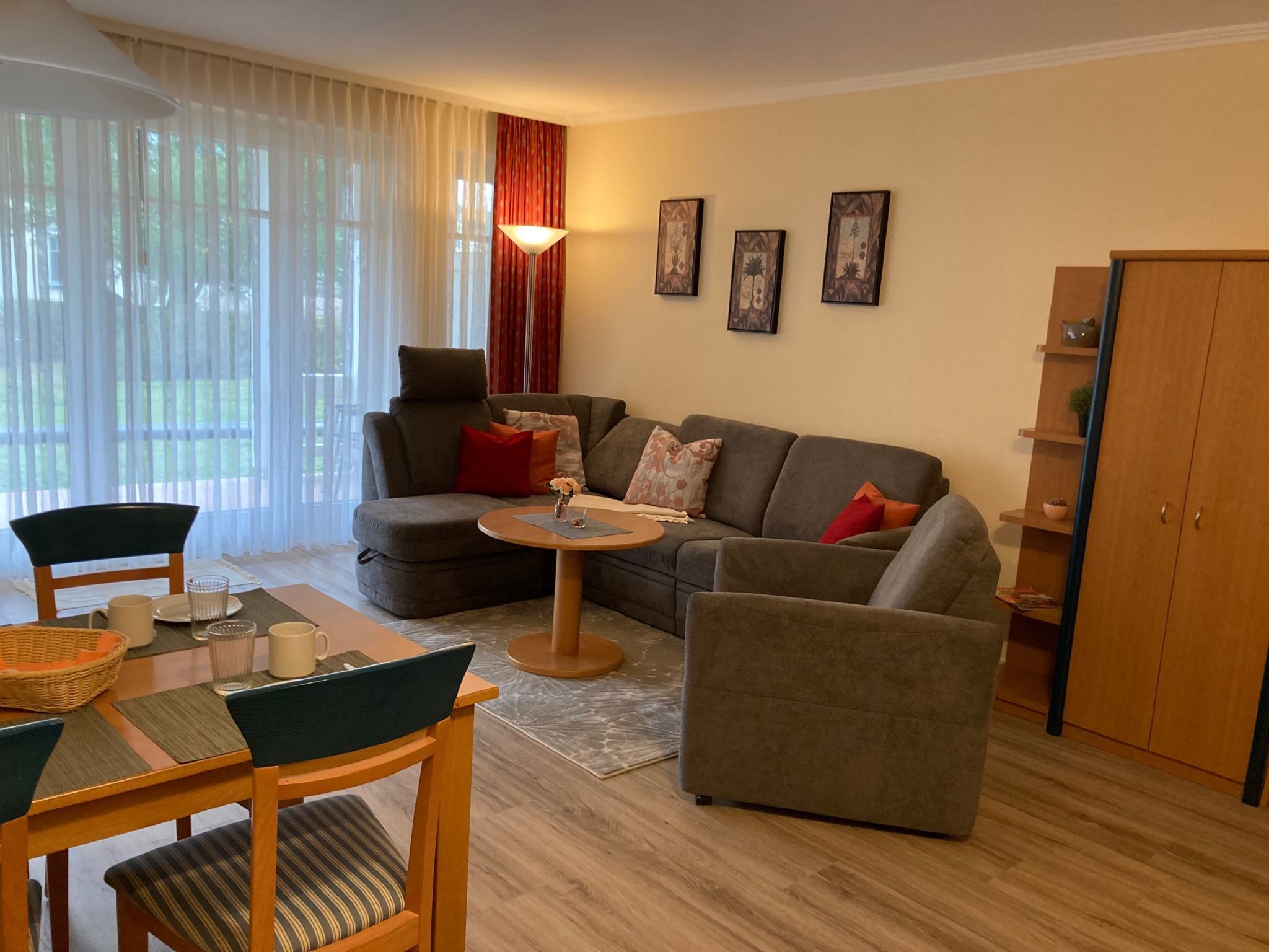 Dünenpark Binz Komfort Ferienwohnung mit 1 Schlafzimmer und Terrasse im Erdgeschoss (074) Insel Rügen - Wohnzimmer