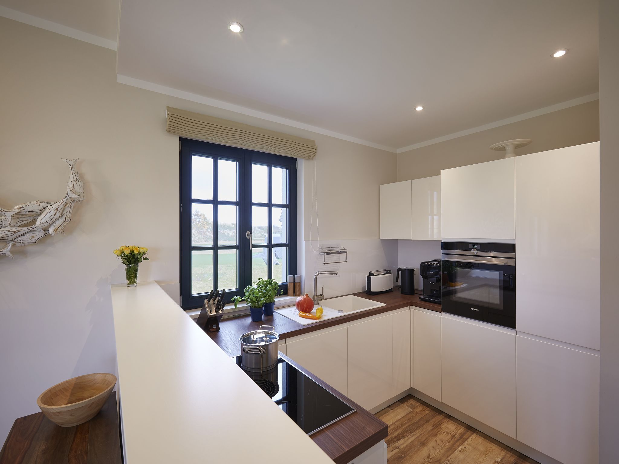 Premium Reetdachvilla mit 3 Schlafzimmern, Sauna und Kamin (F04) - Küche / Küchenzeile