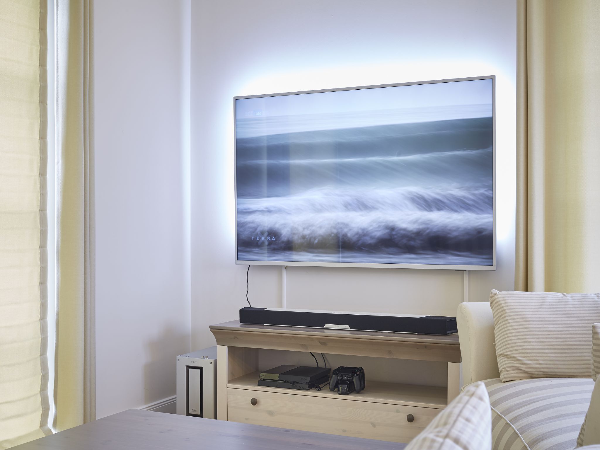 Premium Reetdachvilla mit 3 Schlafzimmern, Sauna und Kamin (F04) - Wohnzimmer