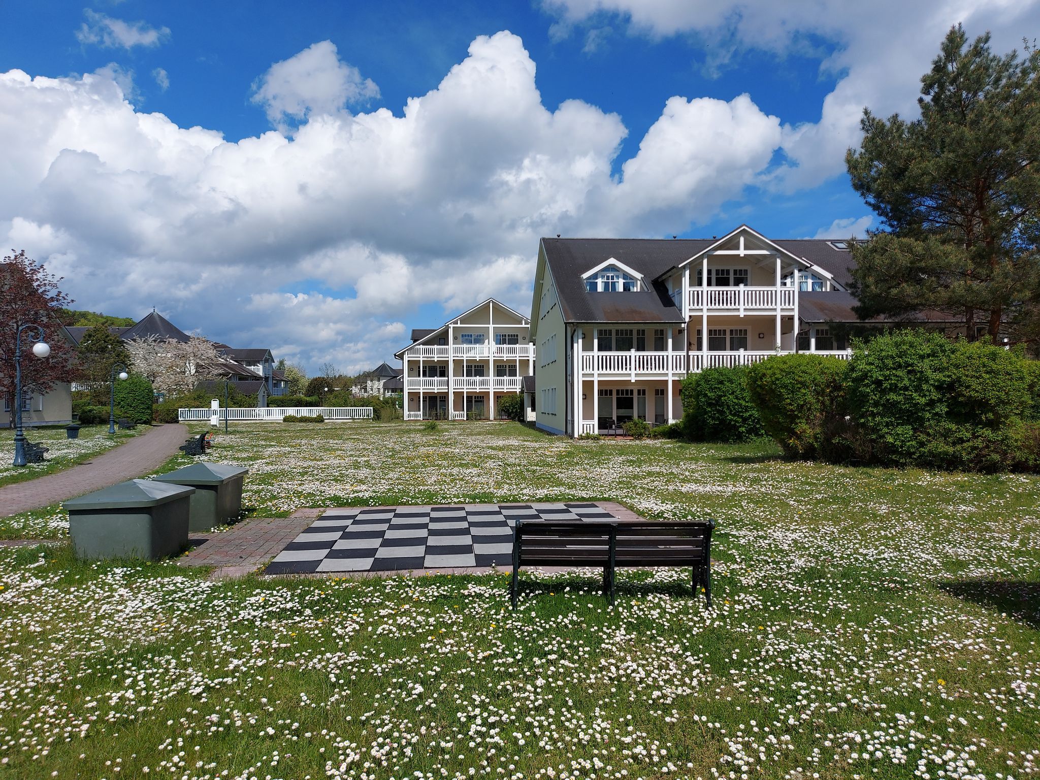 Dünenpark Binz Komfort Ferienwohnung mit 1 Schlafzimmer und Balkon im Dachgeschoss (270) Insel Rügen - Hauptansicht