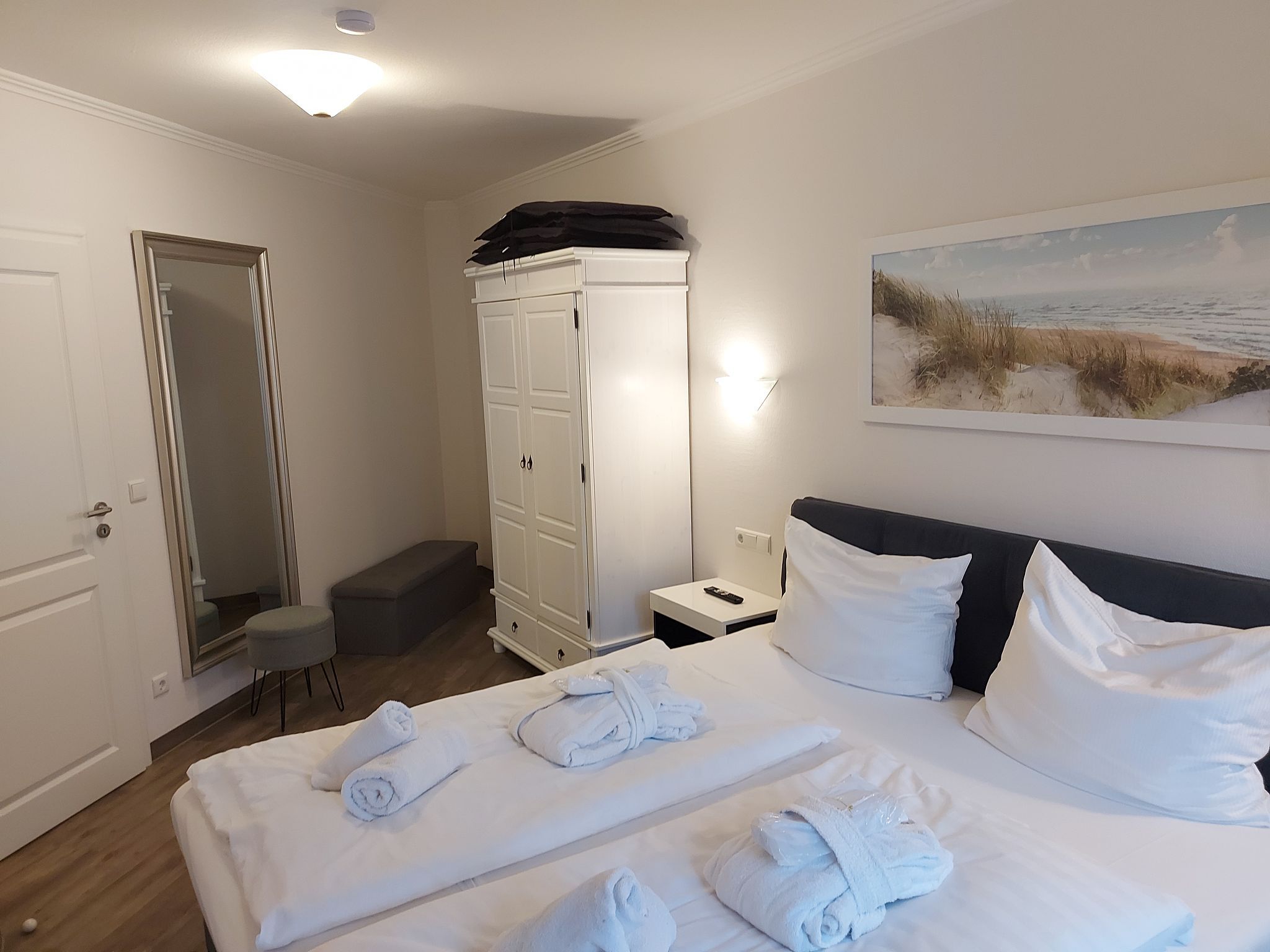 Dünenpark Binz Komfort Ferienwohnung mit 1 Schlafzimmer und Balkon im Dachgeschoss (270) Insel Rügen - Schlafzimmer