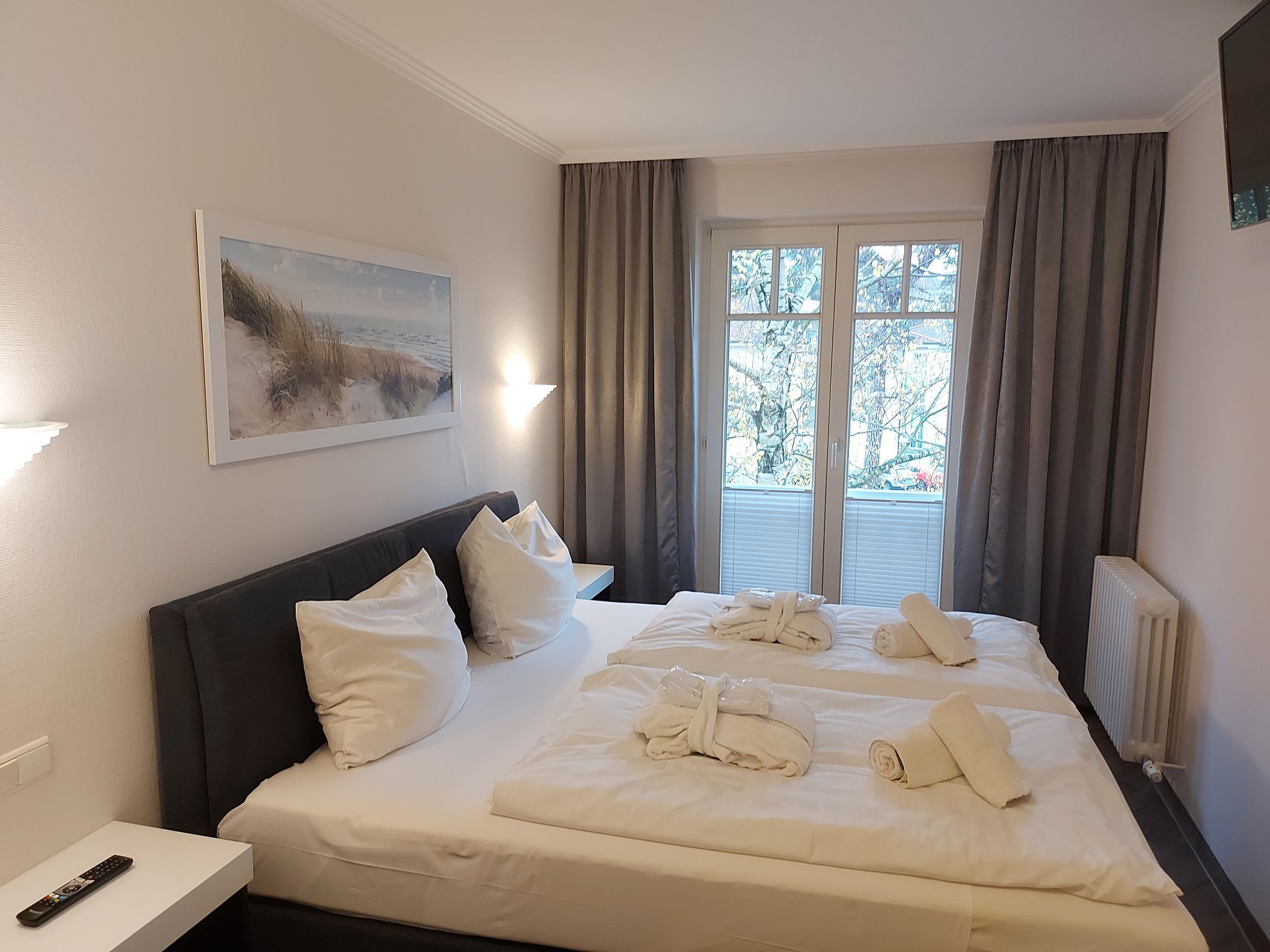 Dünenpark Binz Komfort Ferienwohnung mit 1 Schlafzimmer und Balkon im Dachgeschoss (270) Insel Rügen - Schlafzimmer