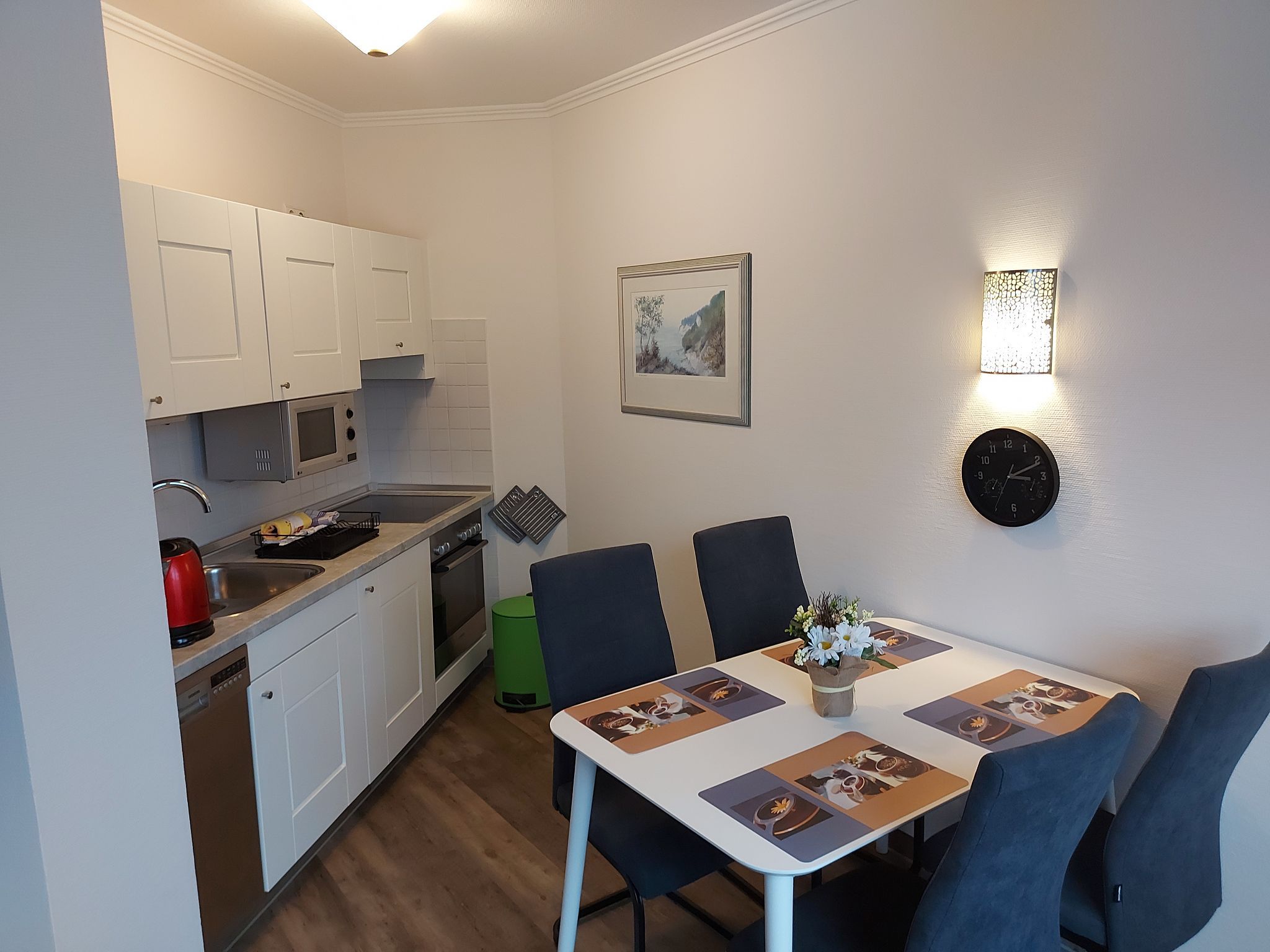 Dünenpark Binz Komfort Ferienwohnung mit 1 Schlafzimmer und Balkon im Dachgeschoss (270) Insel Rügen - Küche / Küchenzeile