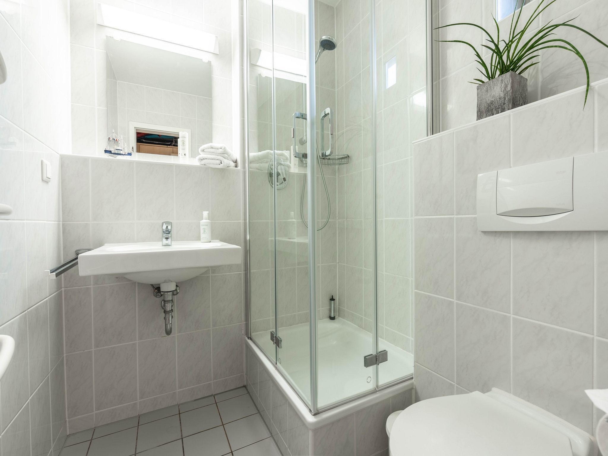 Feriendorf Rugana Komfortplus 1-Raum Ferienwohnung mit Terrasse (A41) Insel Rügen - Badezimmer