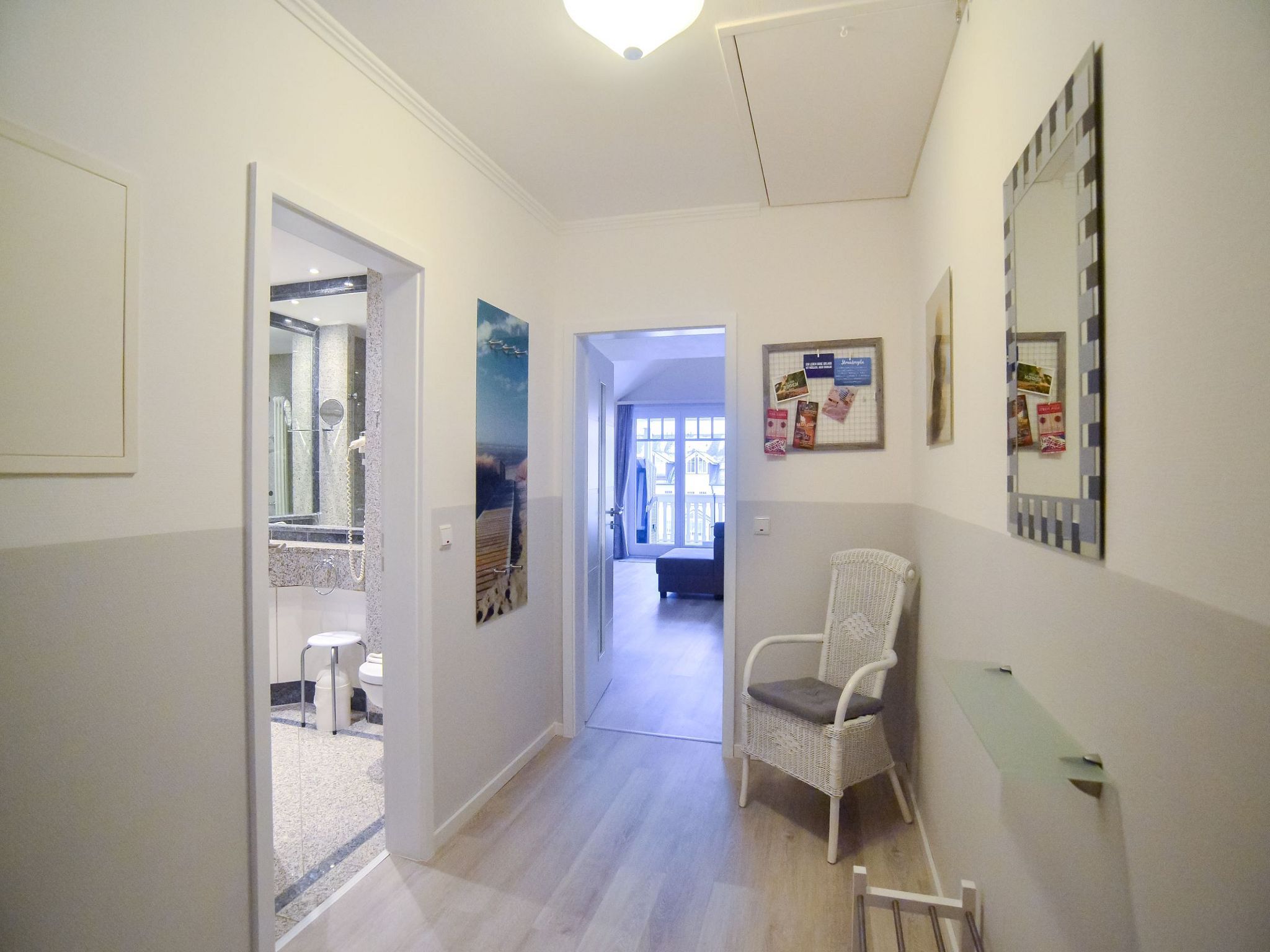 Dünenpark Binz Komfortplus Ferienwohnung mit 1 Schlafzimmer und Balkon im Dachgeschoss (022) Insel Rügen - Empfang