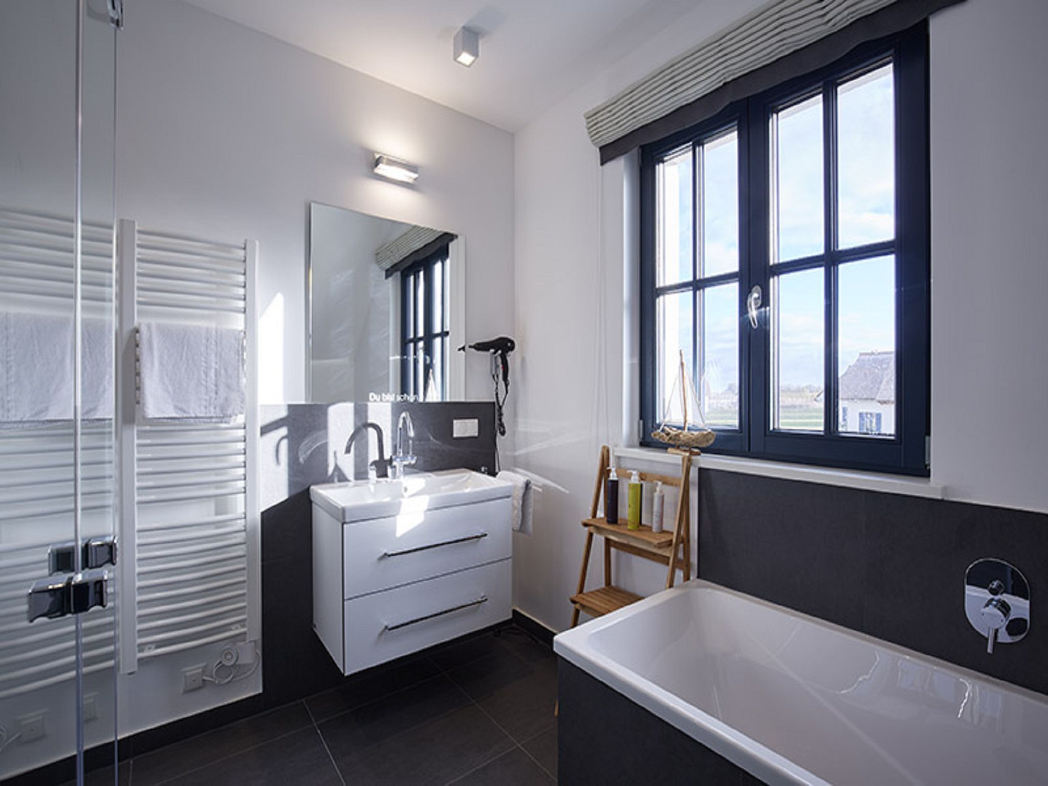 Superior Reetdachvilla mit 2 Schlafzimmern (F03) - Badezimmer