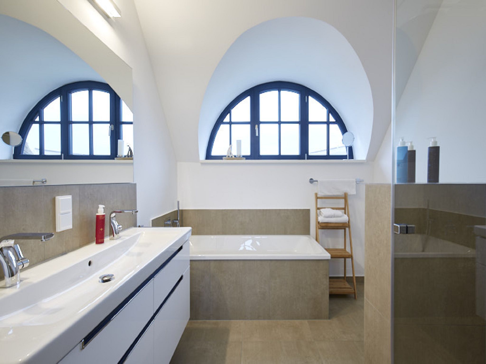 Premium Reetdachvilla mit 3 Schlafzimmern, Sauna und Kamin (F14) - Badezimmer