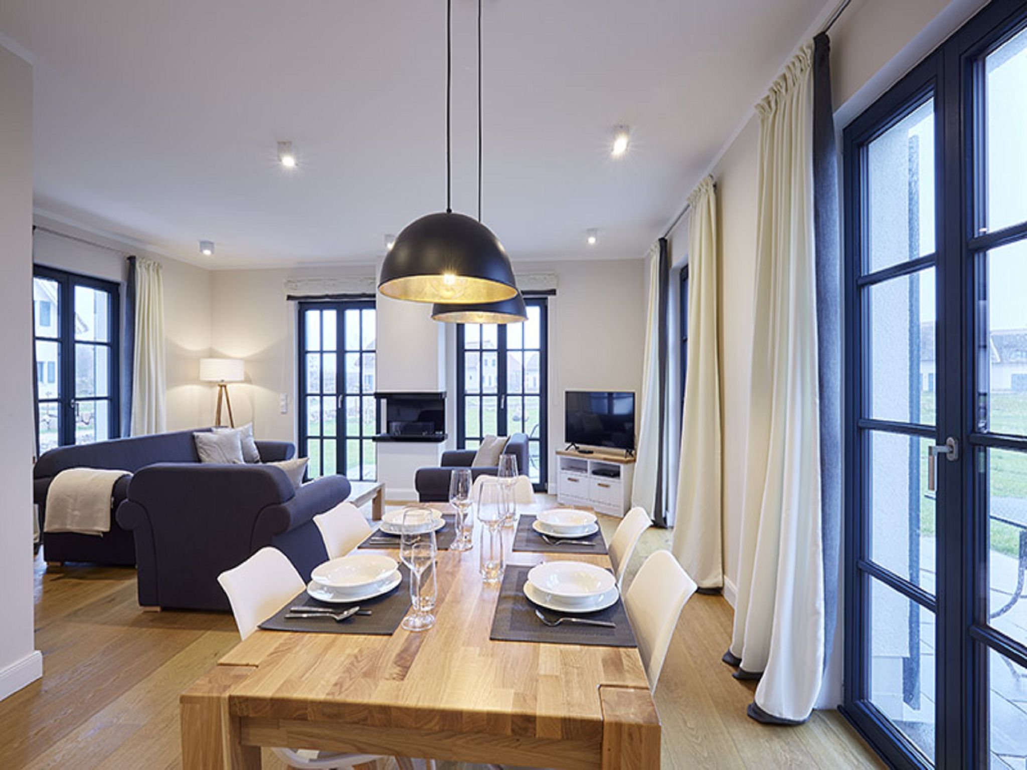 Superior Reetdachvilla mit 2 Schlafzimmern, Kamin und 2 Terrassen (F17) - Wohnzimmer