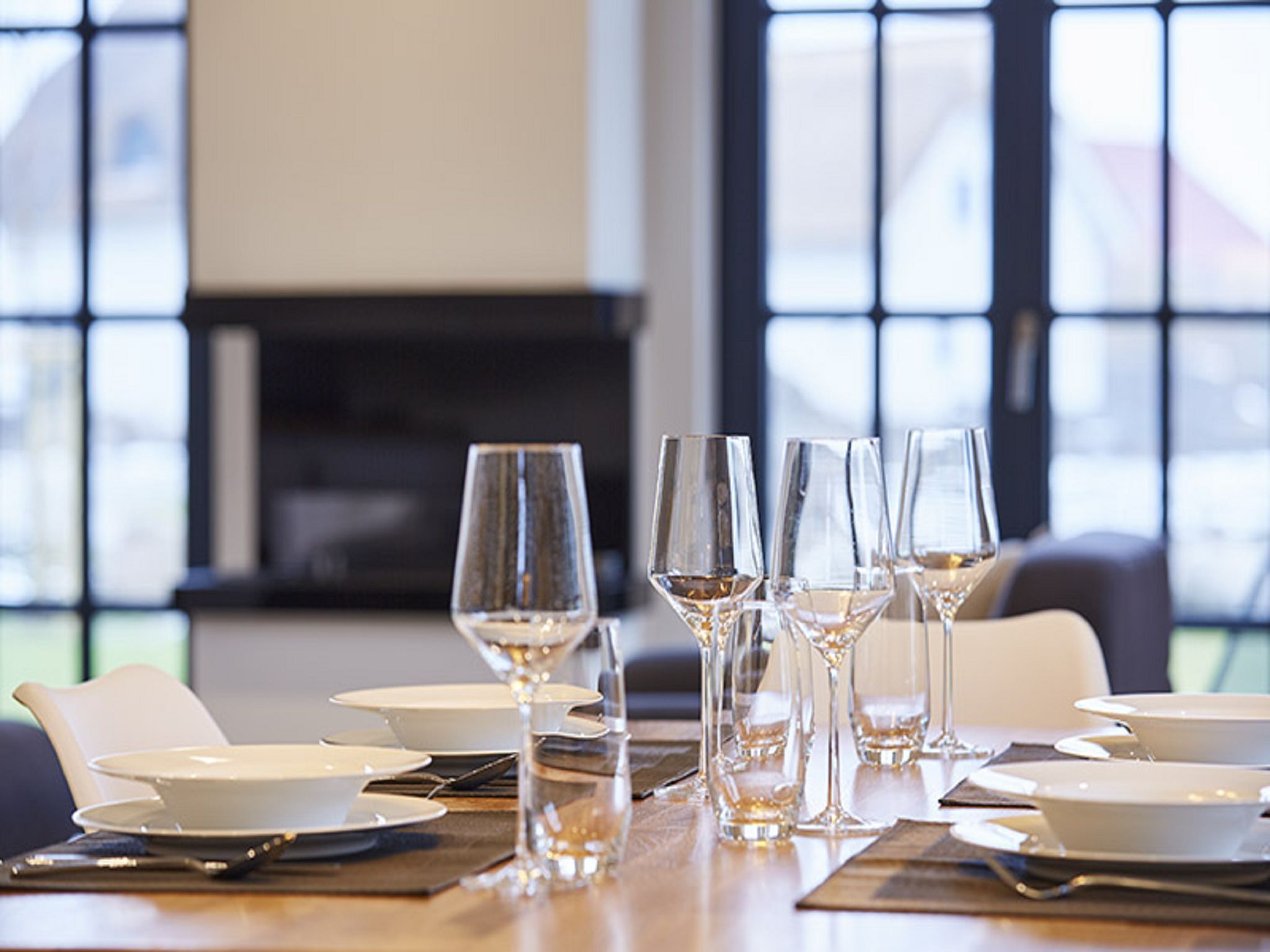 Superior Reetdachvilla mit 2 Schlafzimmern, Kamin und 2 Terrassen (F17) - Wohnzimmer