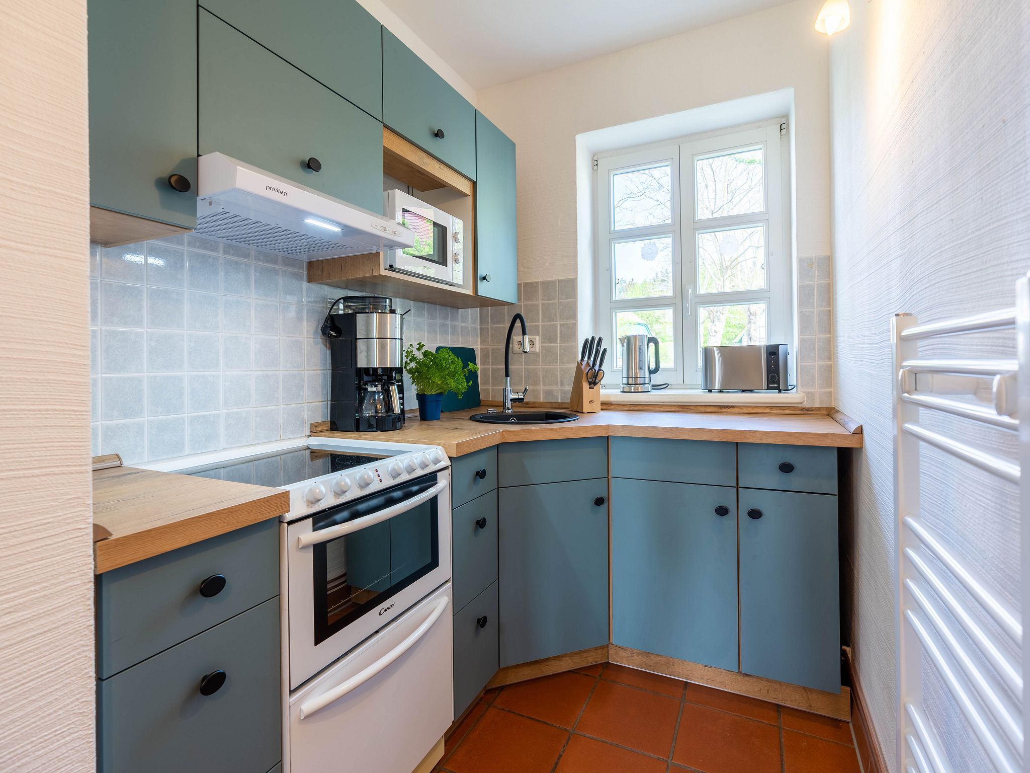 Feriendorf Rugana Komfortplus Ferienwohnung mit 2 Schlafzimmern und Terrasse (C06) Insel Rügen - Küche / Küchenzeile