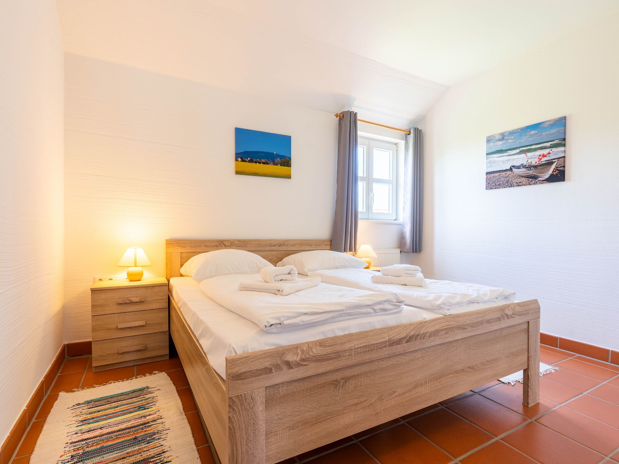 Feriendorf Rugana Komfortplus Ferienwohnung mit 2 Schlafzimmern und Terrasse (D34) Insel Rügen - Schlafzimmer