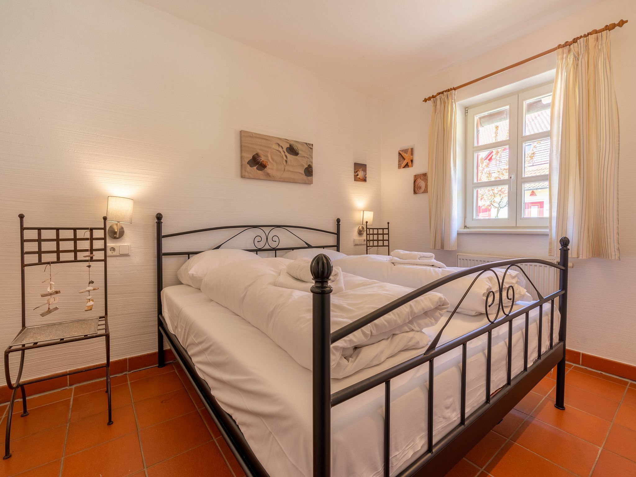 Feriendorf Rugana Komfortplus Ferienwohnung mit 1 Schlafzimmer und Terrasse (B43) Insel Rügen - Schlafzimmer