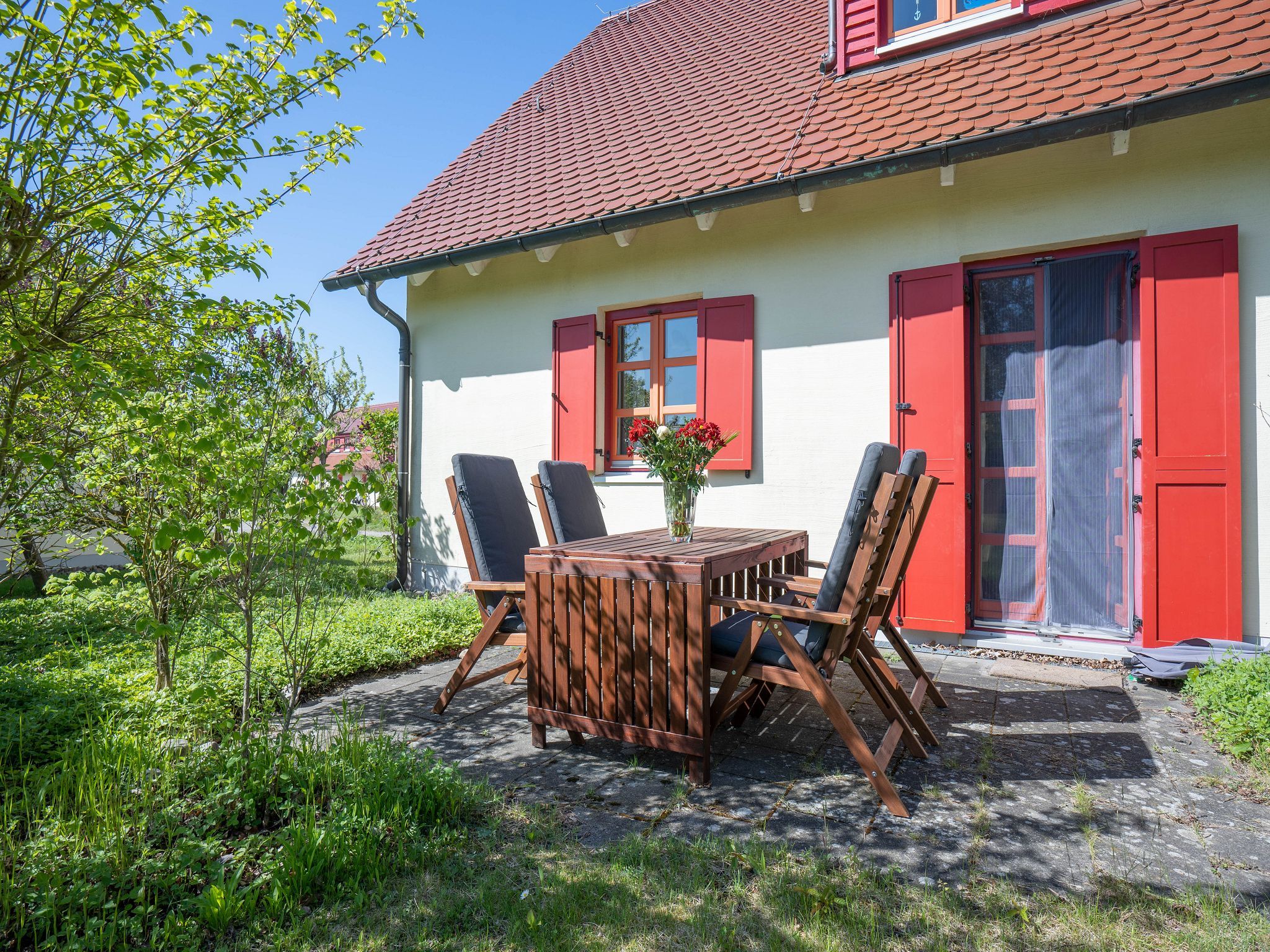 Feriendorf Rugana Komfortplus Ferienwohnung mit 1 Schlafzimmer und Terrasse (B43) Insel Rügen - Terrasse