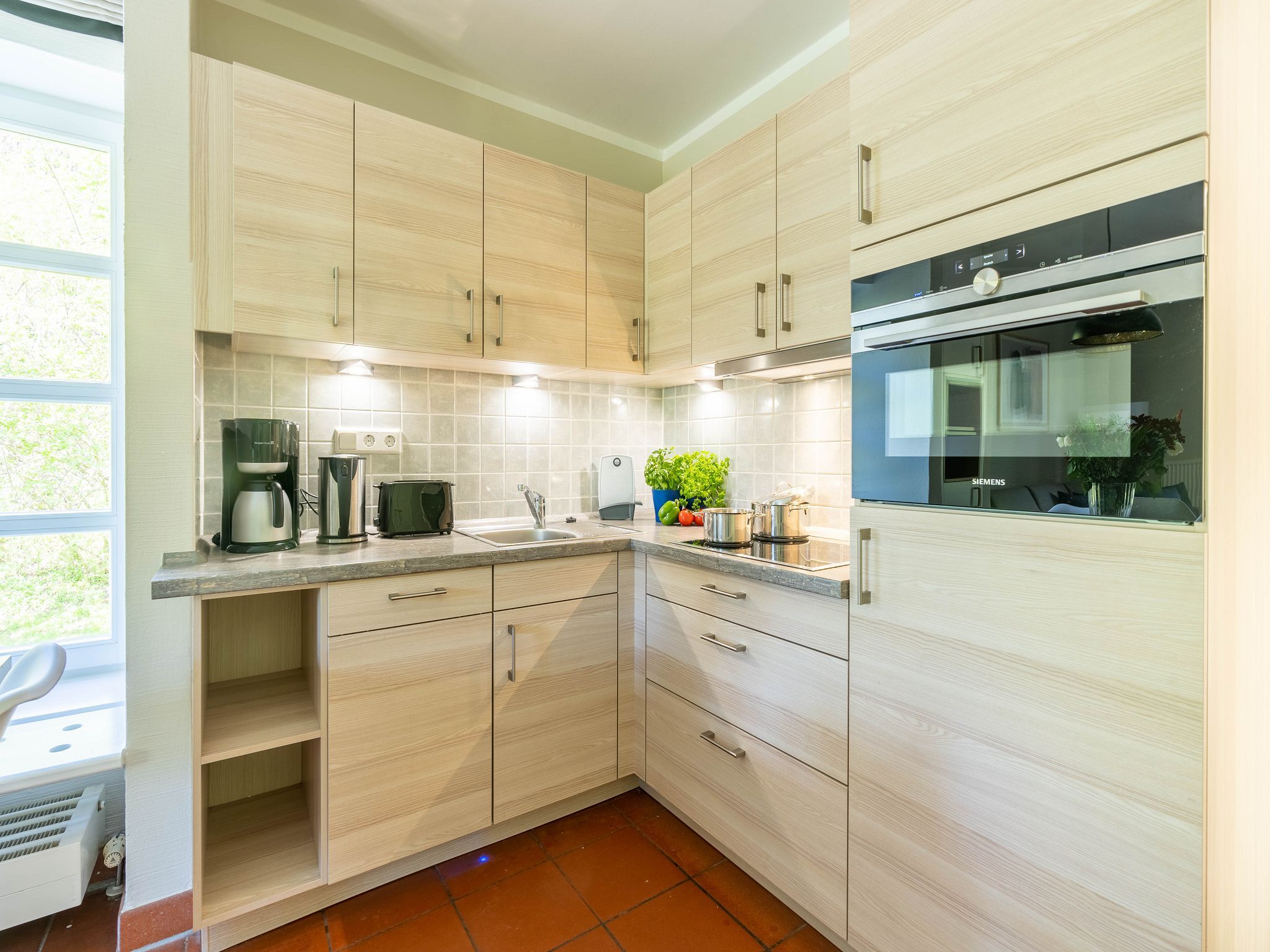 Feriendorf Rugana Komfortplus Ferienwohnung mit 1 Schlafzimmer und Terrasse (B20) Insel Rügen - Küche / Küchenzeile