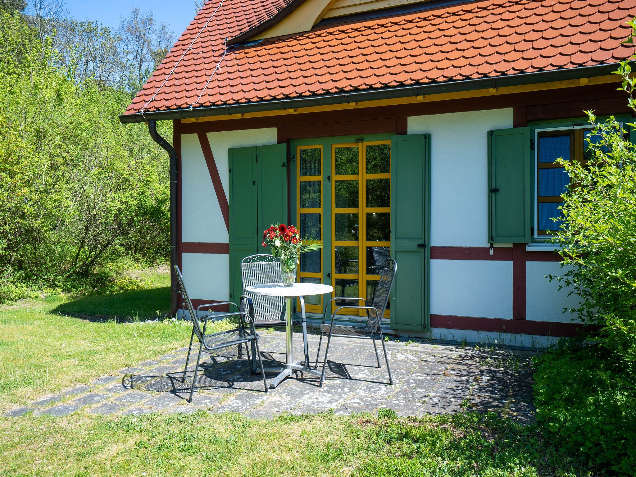 Feriendorf Rugana Komfortplus Ferienwohnung mit 1 Schlafzimmer und Terrasse (B20) Insel Rügen - Terrasse