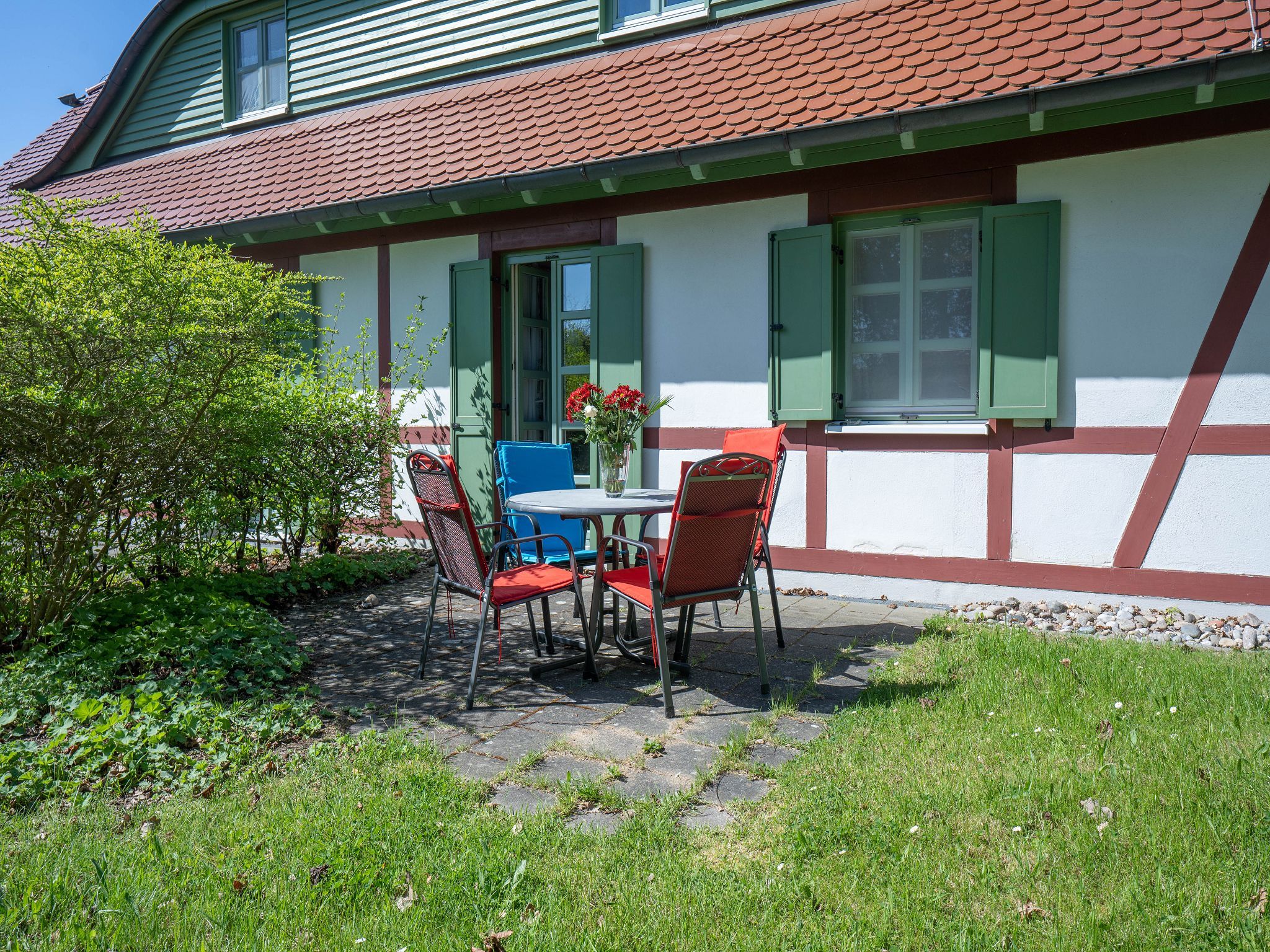 Feriendorf Rugana Komfortplus Ferienwohnung mit 1 Schlafzimmer und Terrasse (B19) Insel Rügen - Terrasse