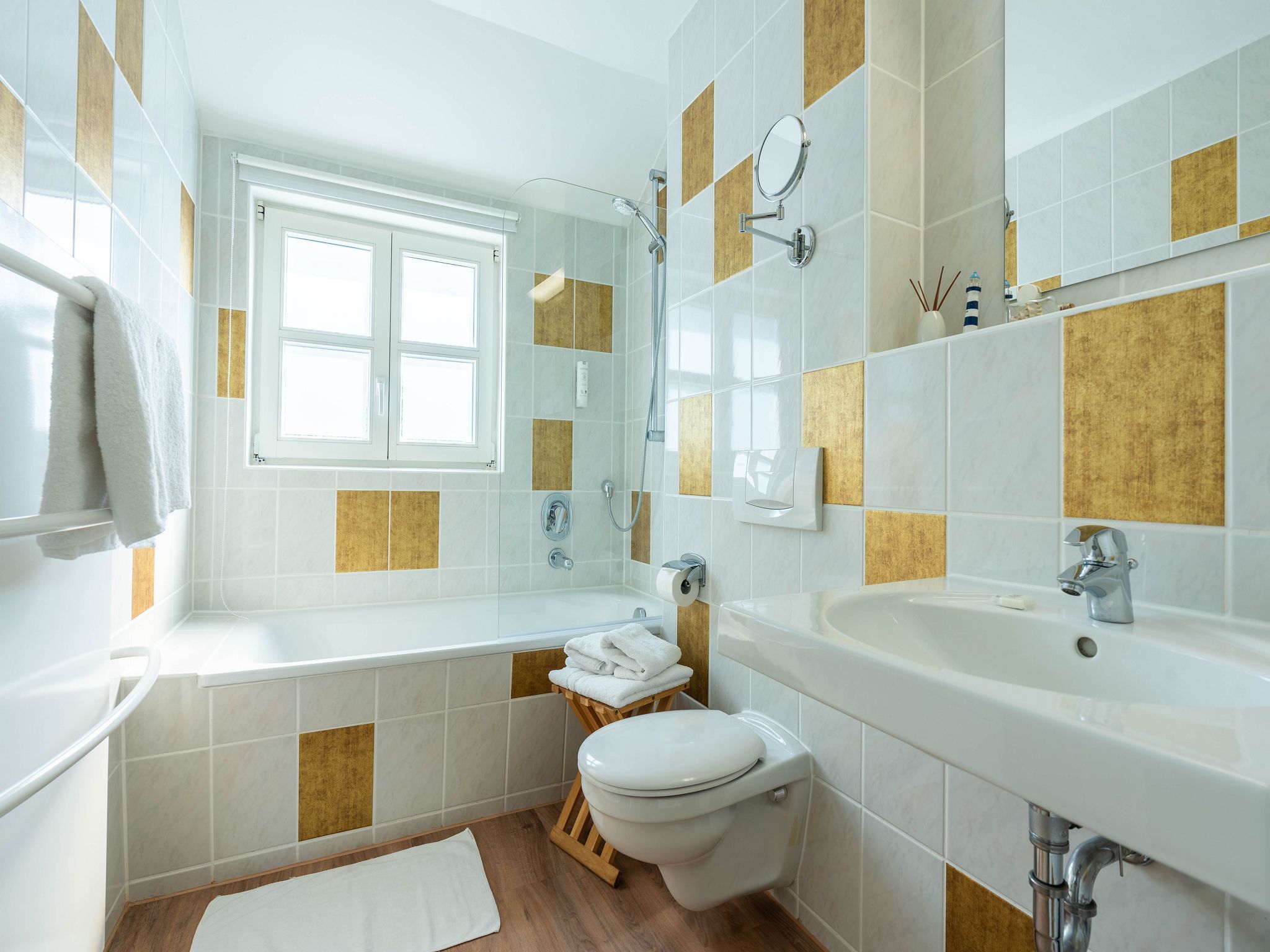 Feriendorf Rugana Komfort Ferienwohnung mit 2 Schlafzimmern und Terrasse (A63) Insel Rügen - Badezimmer