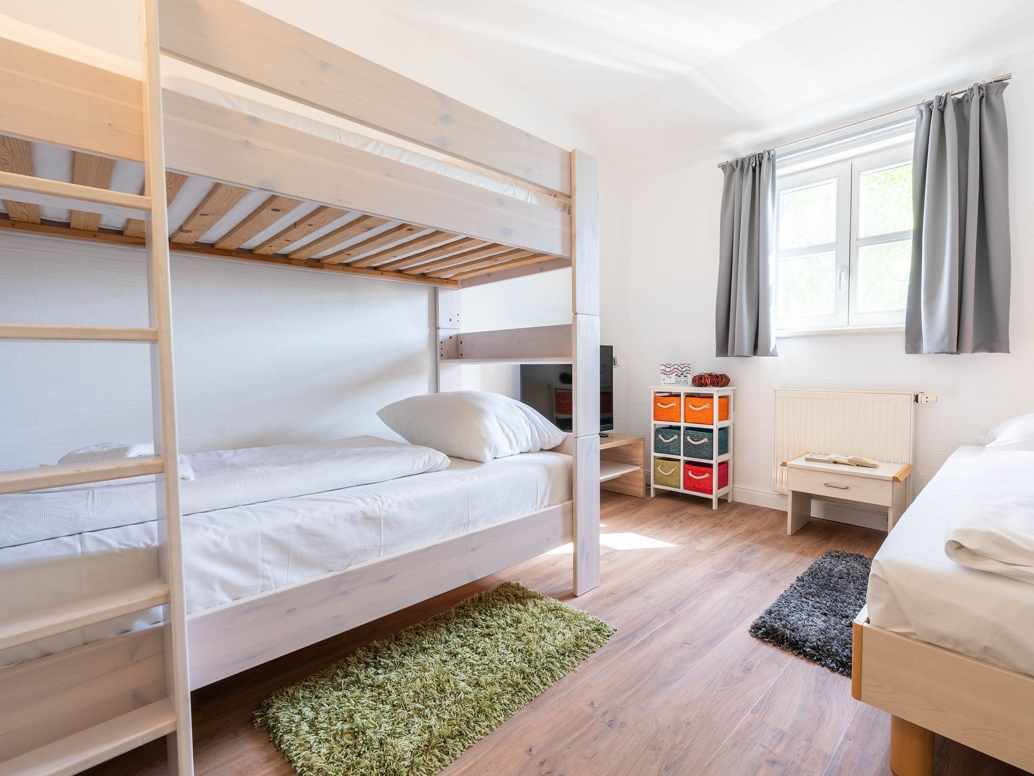 Feriendorf Rugana Komfort Ferienwohnung mit 2 Schlafzimmern und Terrasse (A63) Insel Rügen - Schlafzimmer