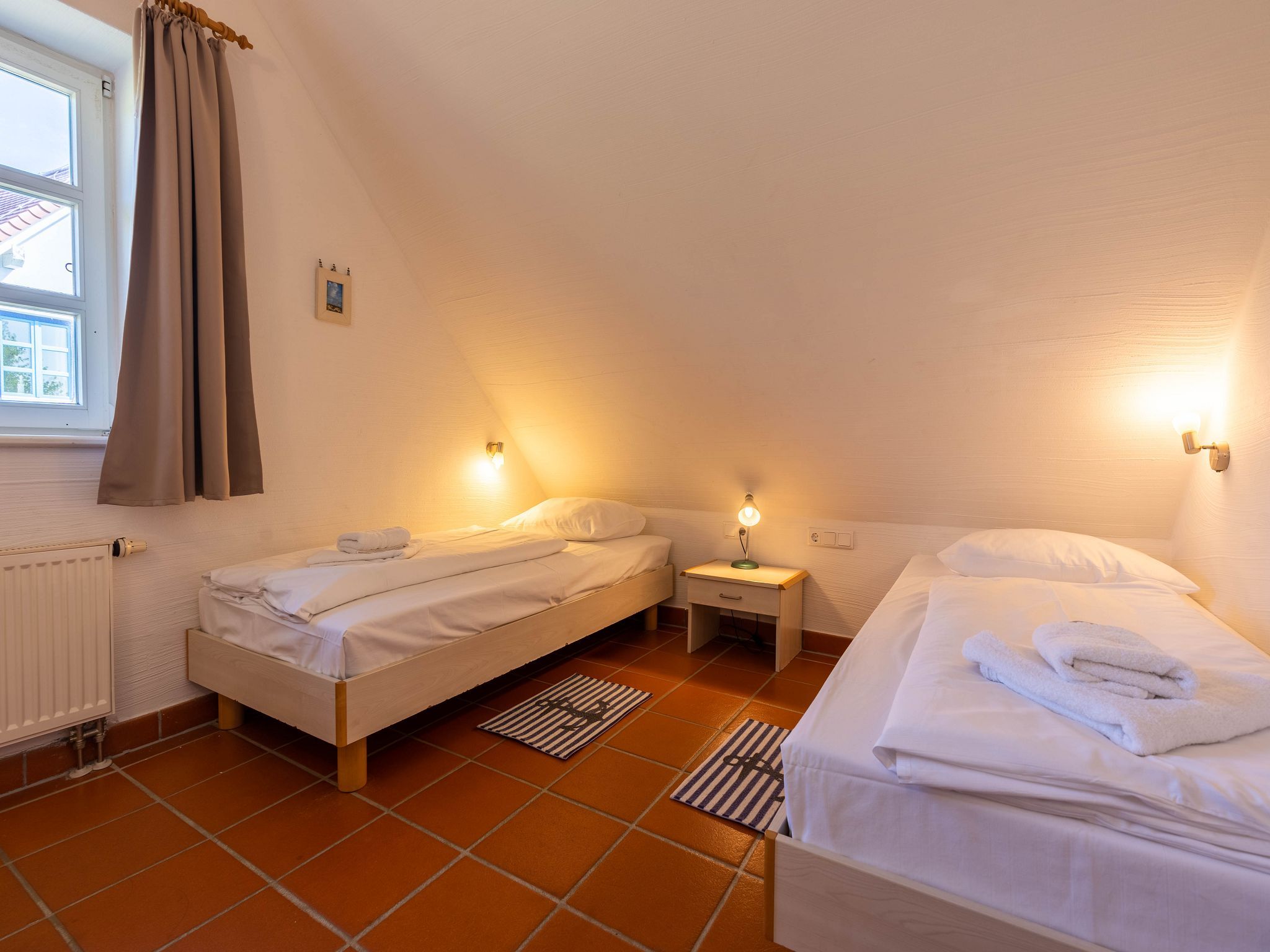 Feriendorf Rugana Komfort Ferienwohnung mit 2 Schlafzimmern und Terrasse (A61) Insel Rügen - Schlafzimmer