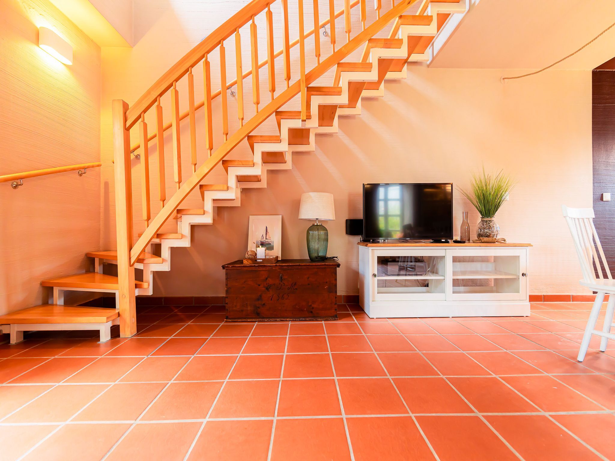 Feriendorf Rugana Komfortplus Ferienwohnung mit 2 Schlafzimmern und Terrasse (A28) Insel Rügen - Wohnzimmer