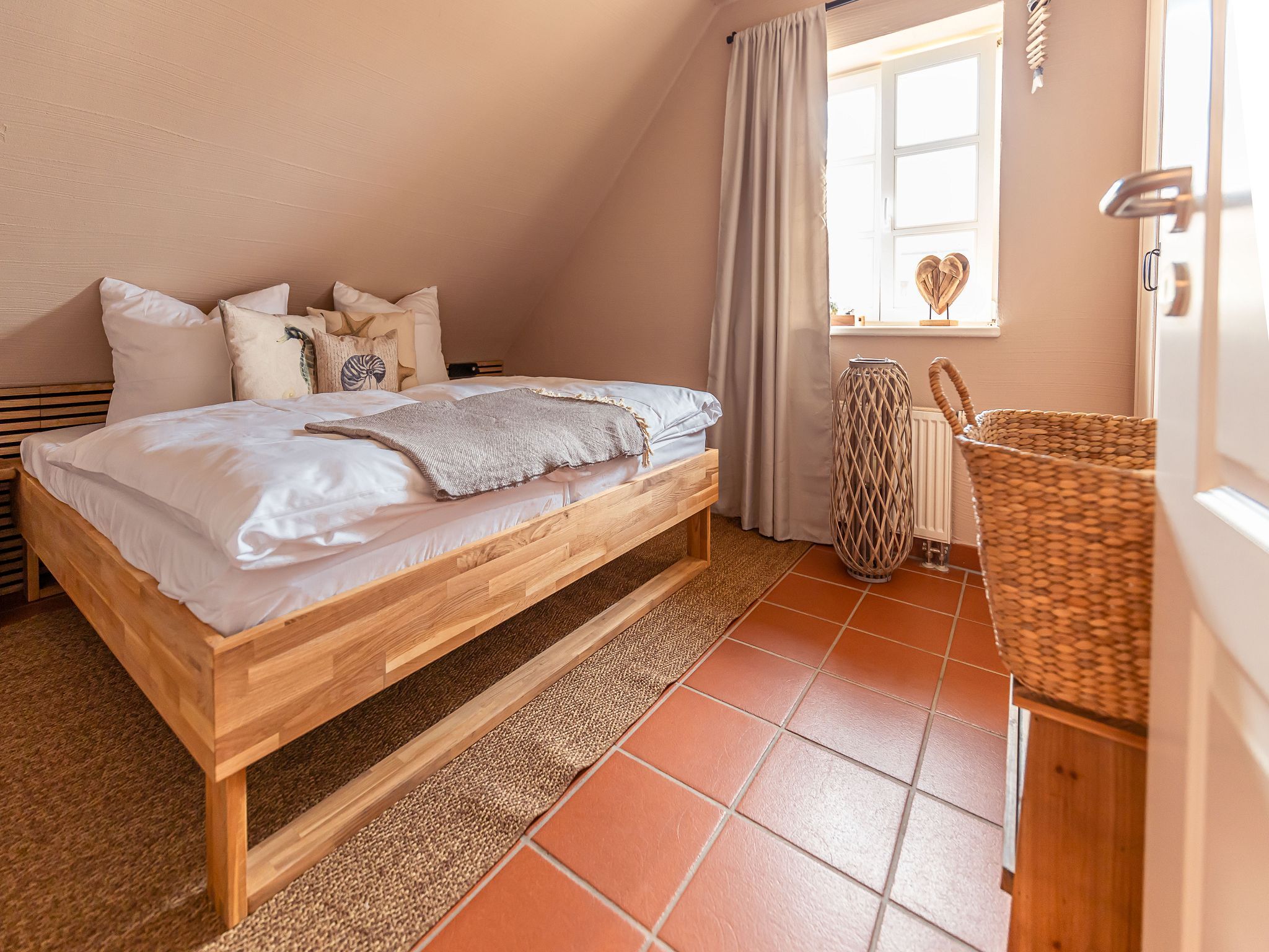 Feriendorf Rugana Komfortplus Ferienwohnung mit 2 Schlafzimmern und Terrasse (A28) Insel Rügen - Schlafzimmer