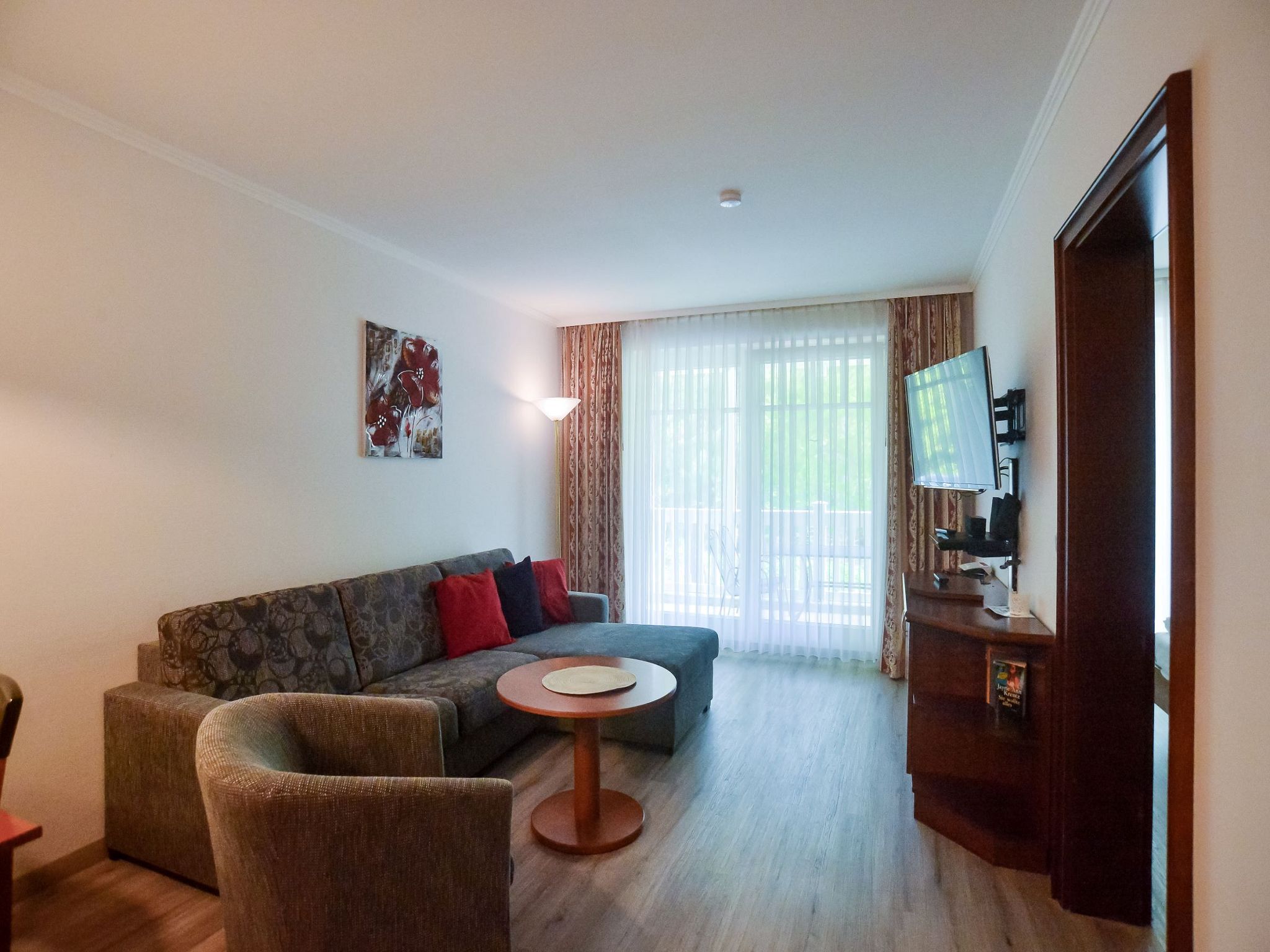 Dünenpark Binz Komfort Ferienwohnung mit 1 Schlafzimmer und Balkon im Obergeschoss (037) Insel Rügen - Wohnzimmer