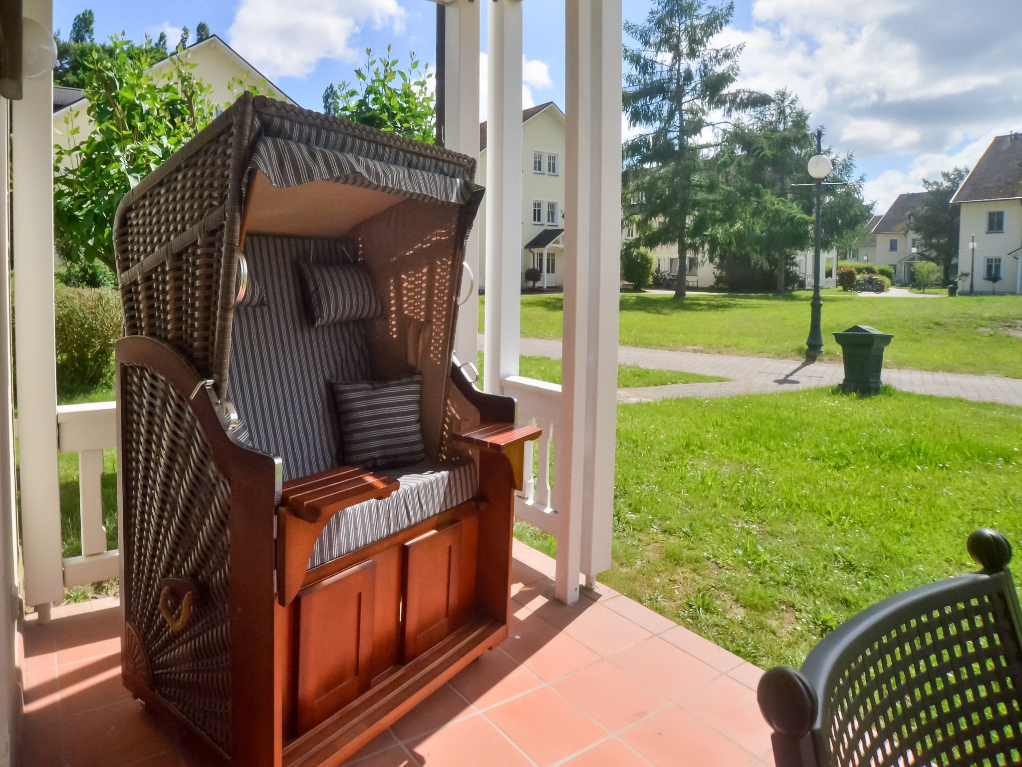 Dünenpark Binz Komfortplus Ferienwohnung mit 1 Schlafzimmer und Terrasse im Erdgeschoss (016) Insel Rügen - Terrasse