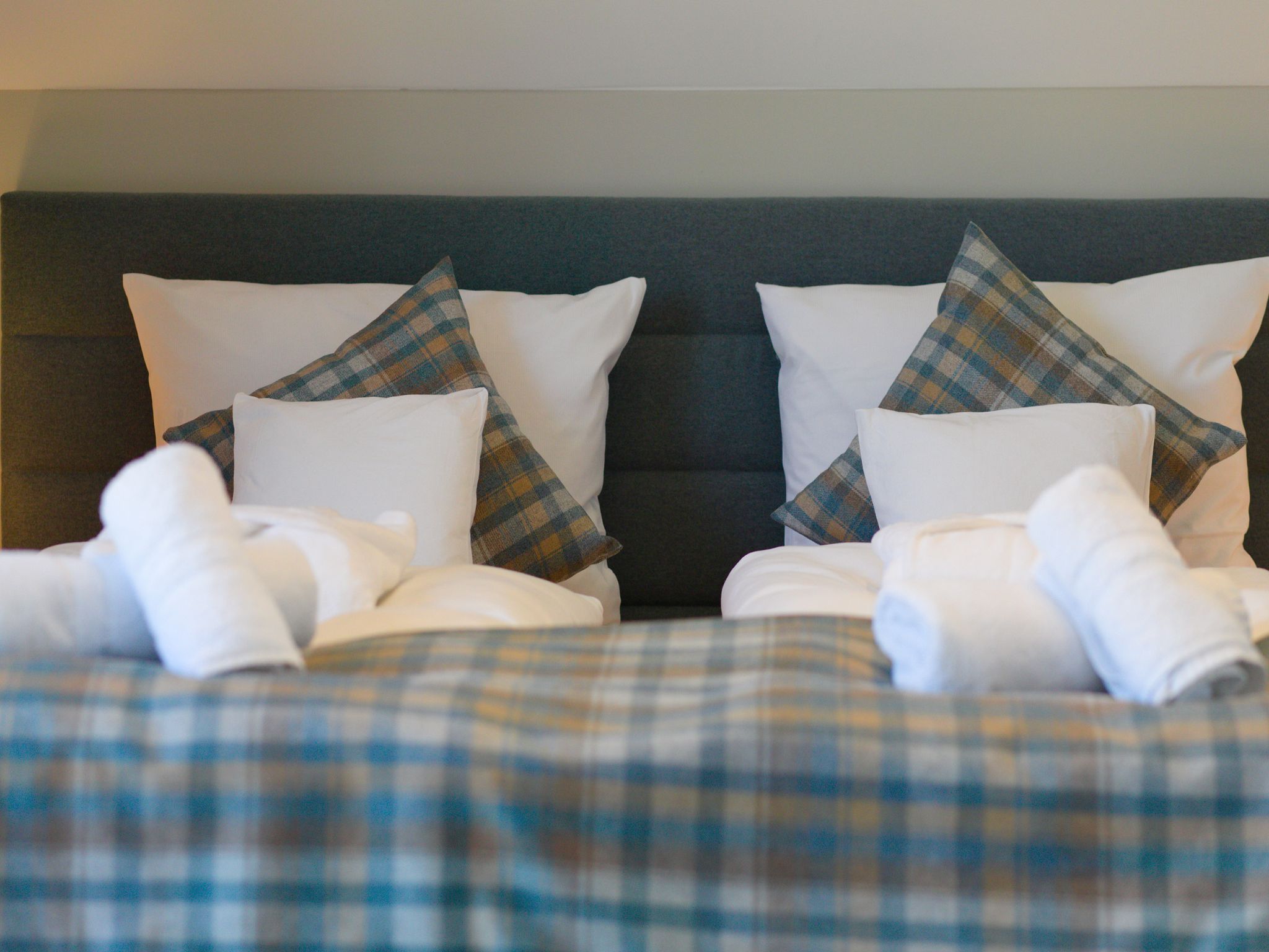 Premium Reetdachvilla mit 3 Schlafzimmern, Sauna und Kamin (F26) - Bett