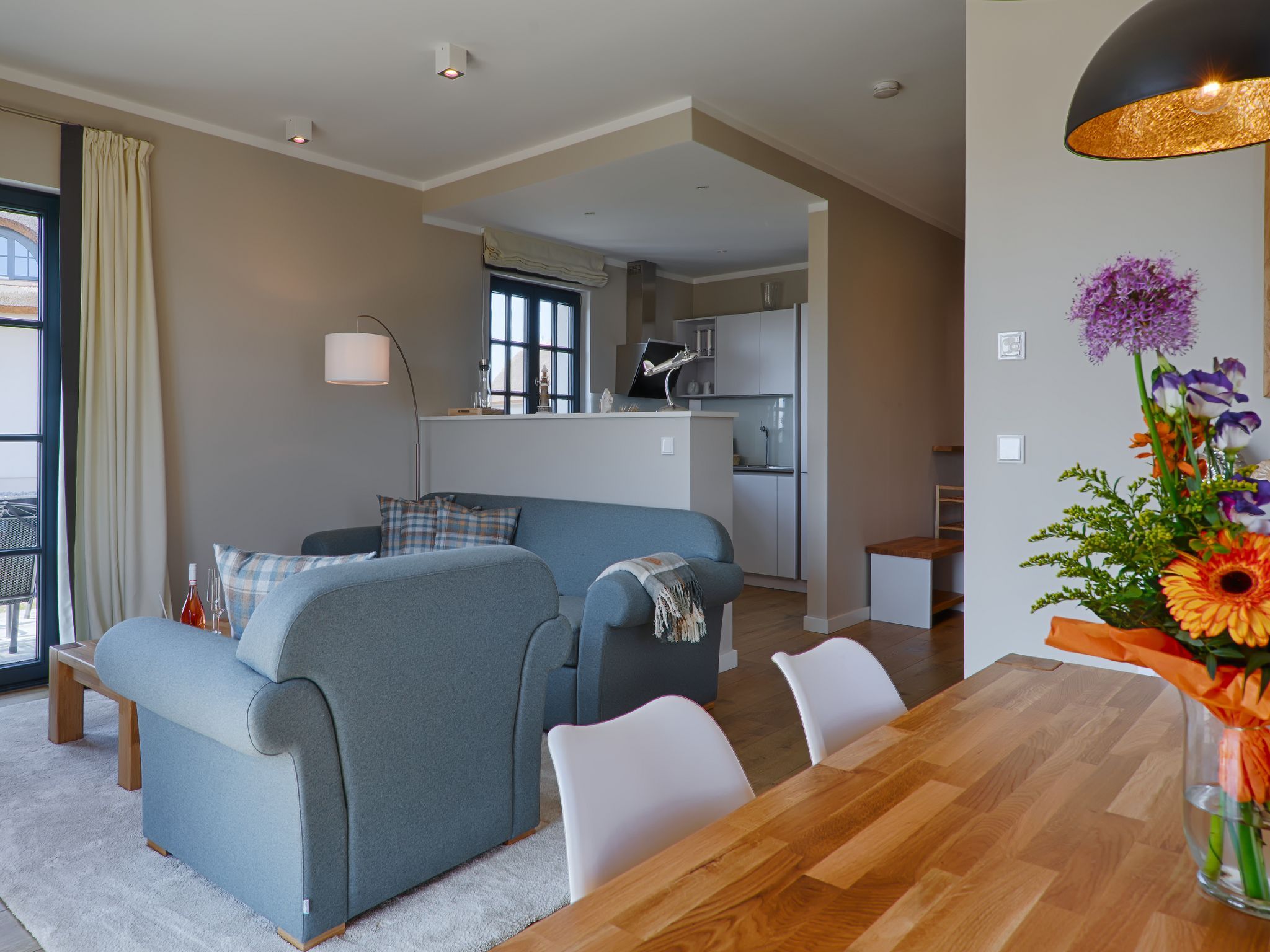 Premium Reetdachvilla mit 3 Schlafzimmern, Sauna und Kamin (F23) - Wohnzimmer