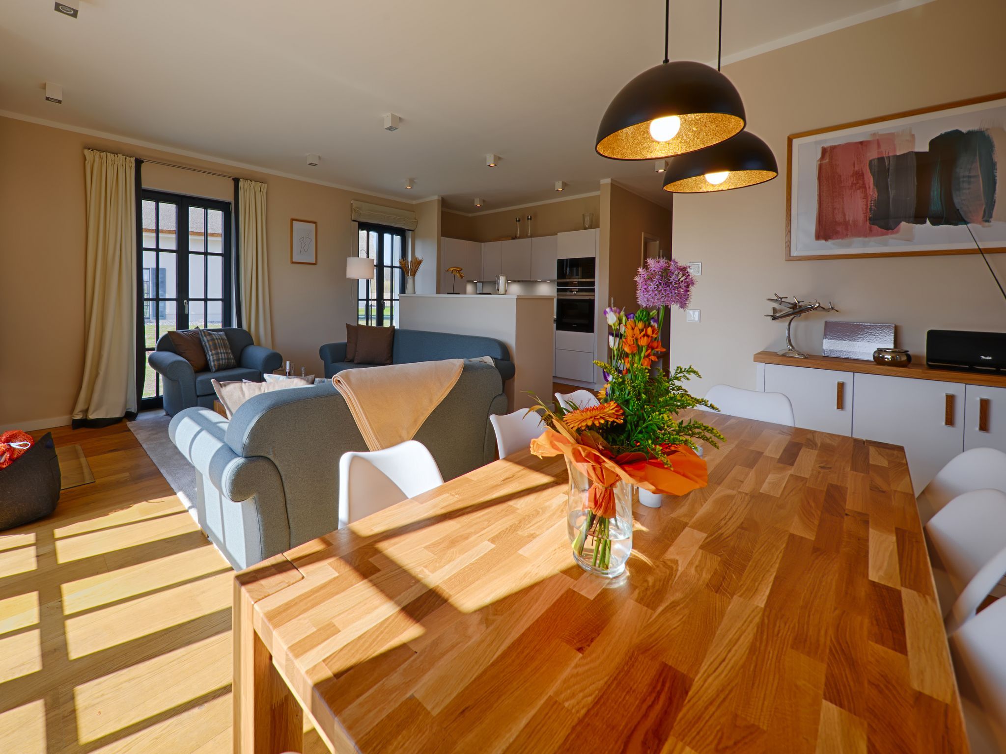 Luxus Reetdachvilla mit 3 Schlafzimmern, Sauna und Kamin (F20) - Wohnzimmer